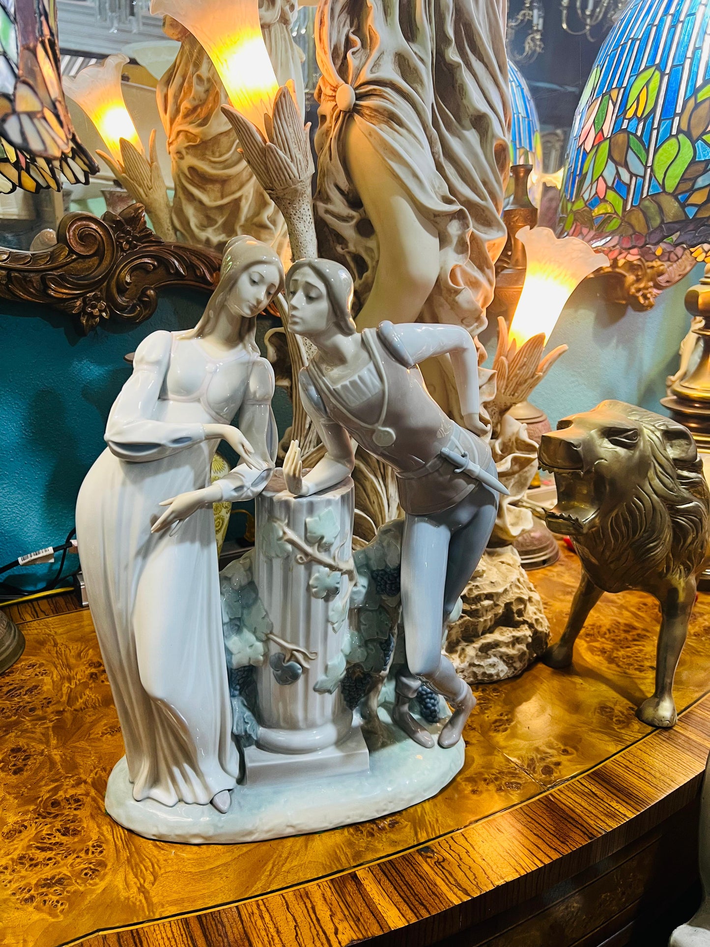 🌟 Escultura de Porcelana Fina Lladro 4750 - Romeo y Julieta  🕊️✨