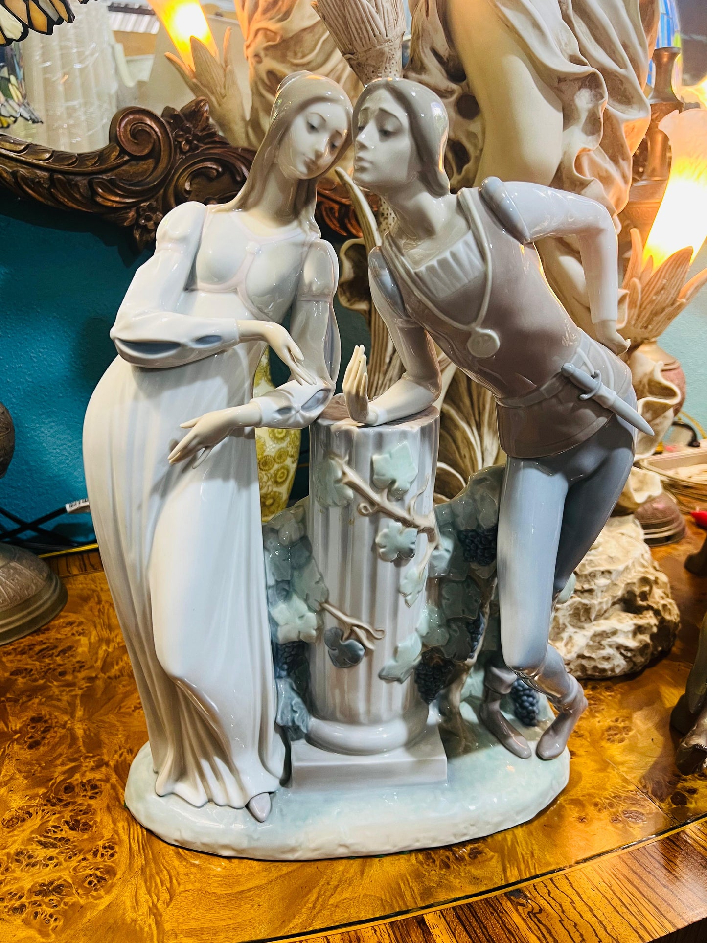 🌟 Escultura de Porcelana Fina Lladro 4750 - Romeo y Julieta  🕊️✨