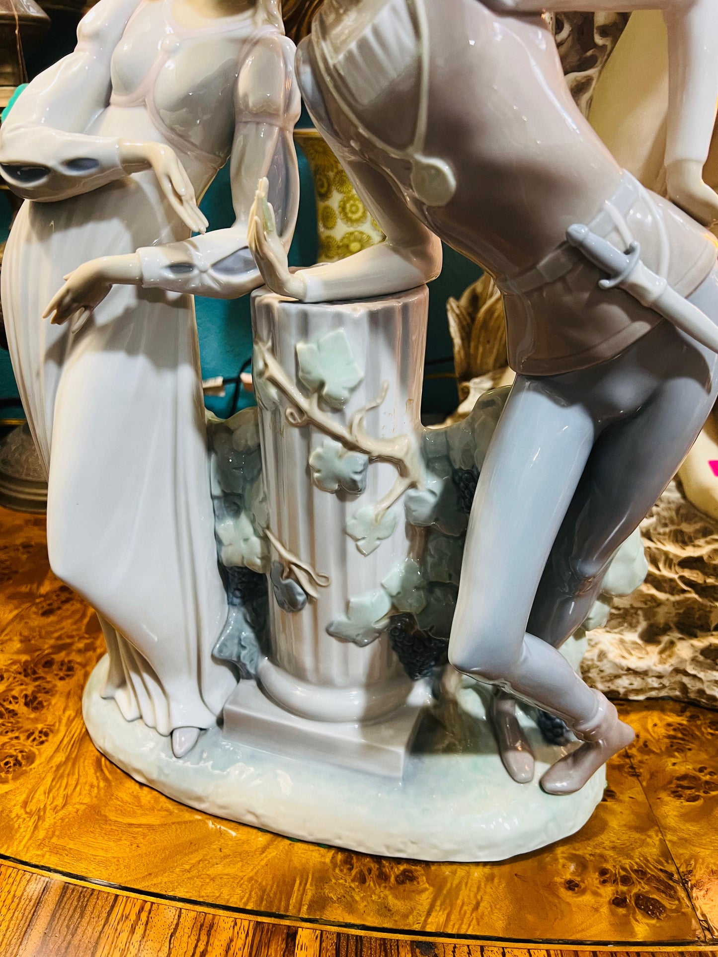 🌟 Escultura de Porcelana Fina Lladro 4750 - Romeo y Julieta  🕊️✨