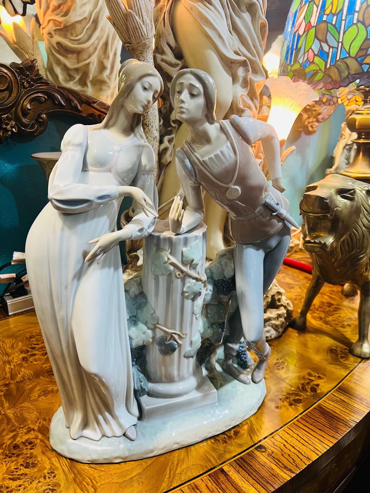 🌟 Escultura de Porcelana Fina Lladro 4750 - Romeo y Julieta  🕊️✨