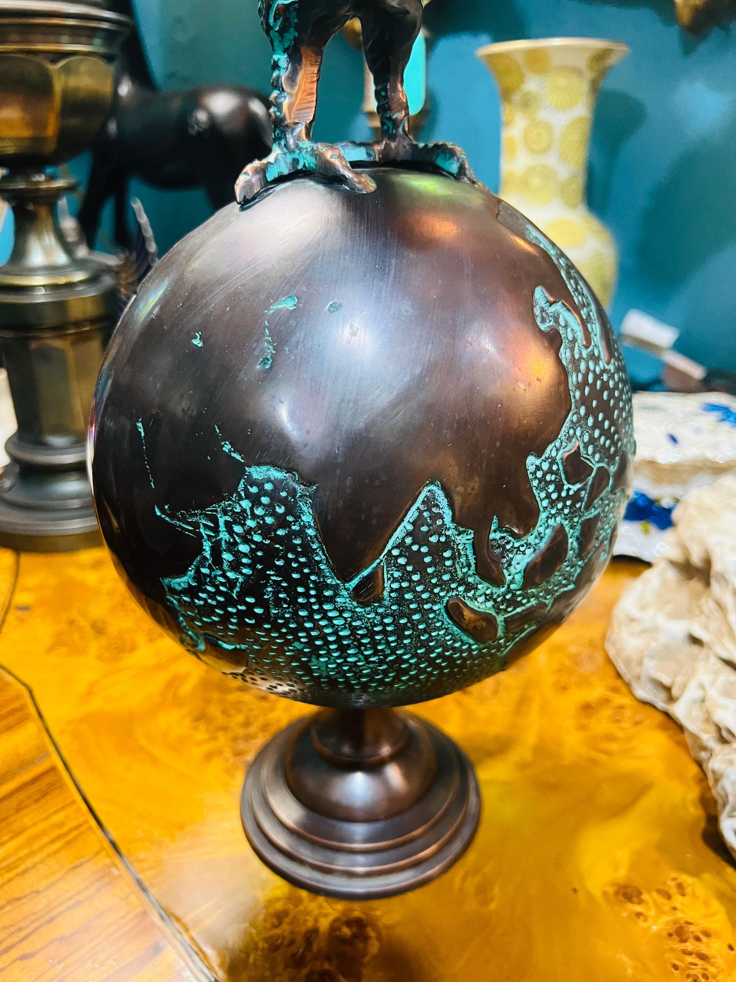 🦅 Escultura en bronce de Águila en Vuelo con Globo Terráqueo en Venta 🦅