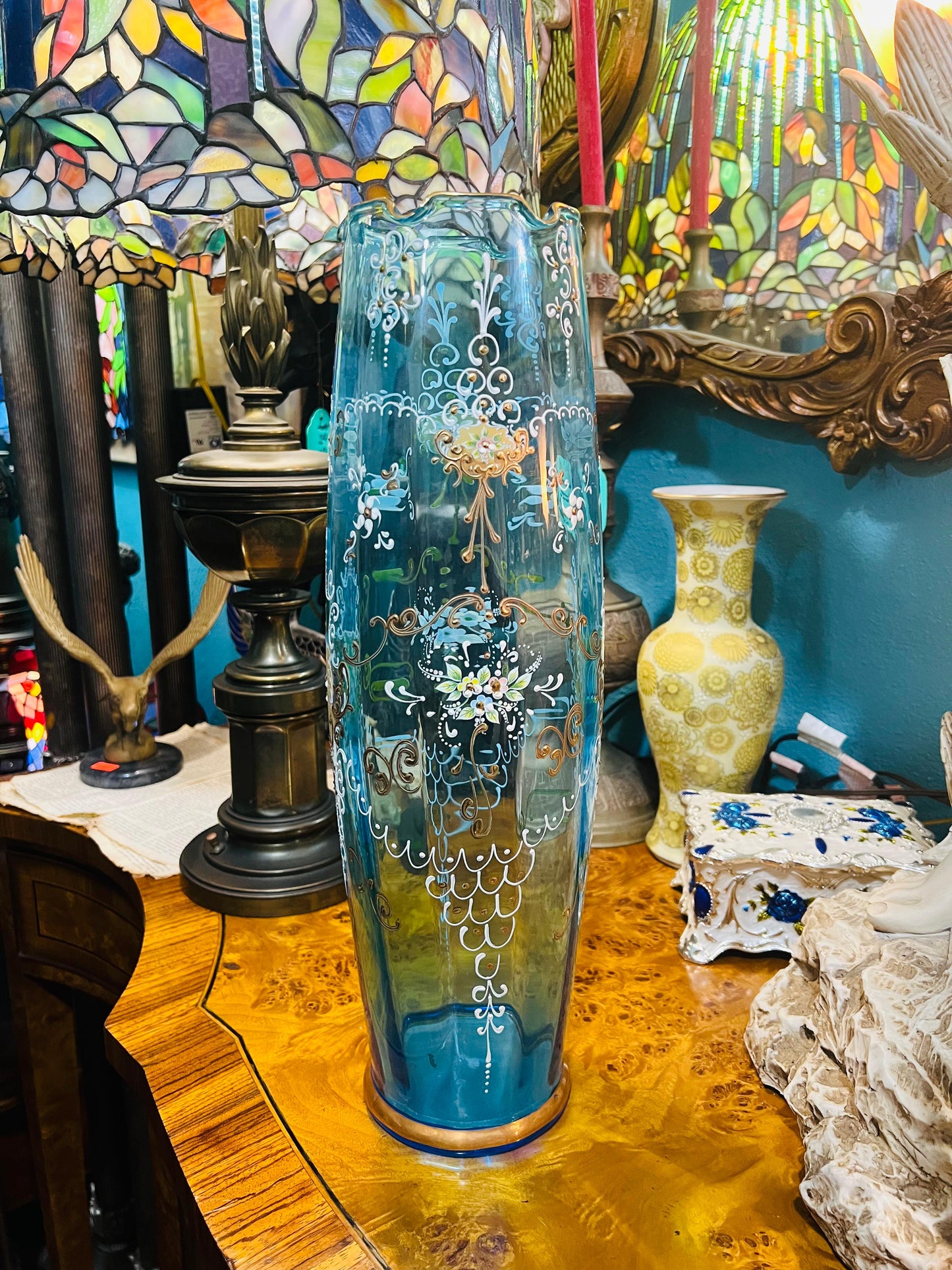 🌸🏺🌸Blue Crystal Vase with Floral Details for Sale Year of issue 1960🌸🏺🌸