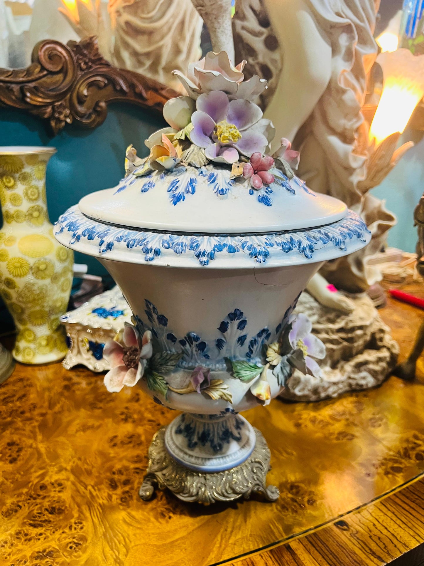 🏺🌸🏺Porcelain Urn with Floral Inlay for Sale🏺🌸🏺