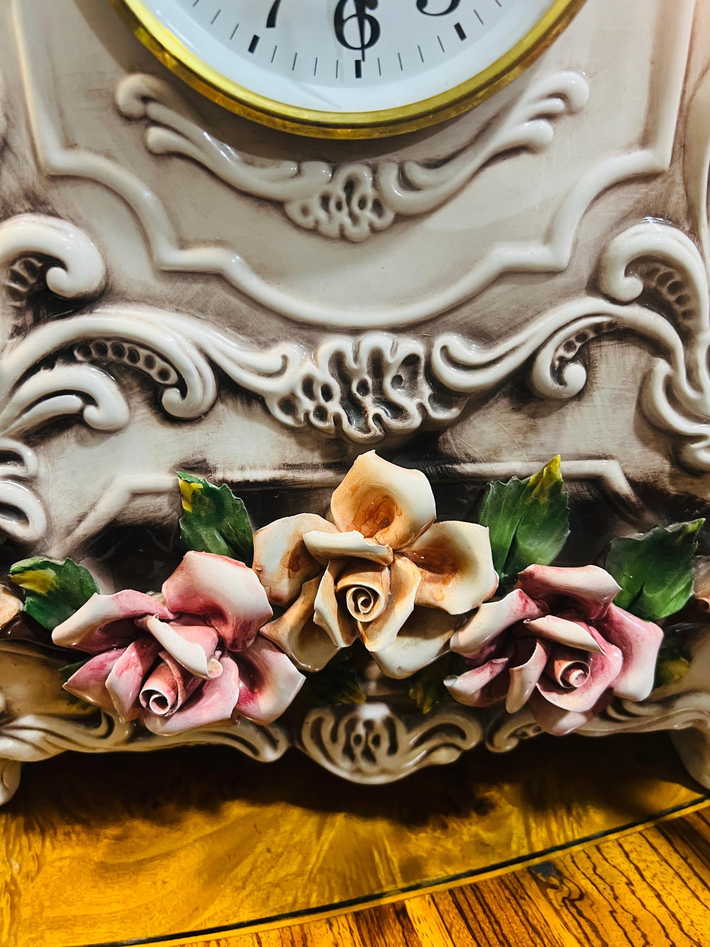🕰️✨Reloj Capo Del Monte con Detalles Florales del Siglo XIX ✨🕰️
