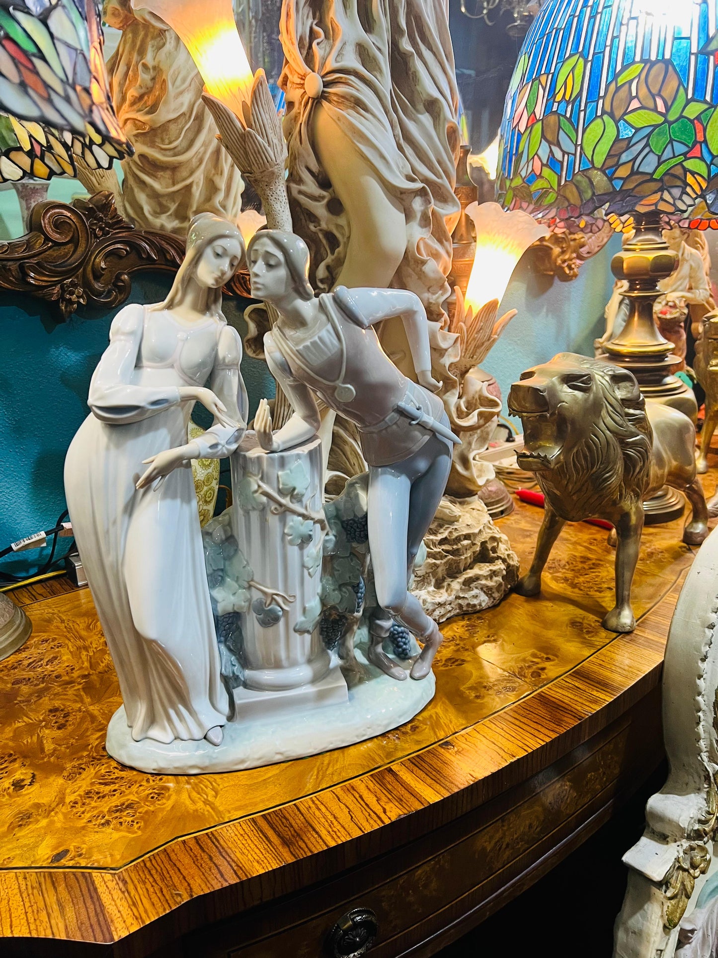 🌟 Escultura de Porcelana Fina Lladro 4750 - Romeo y Julieta  🕊️✨
