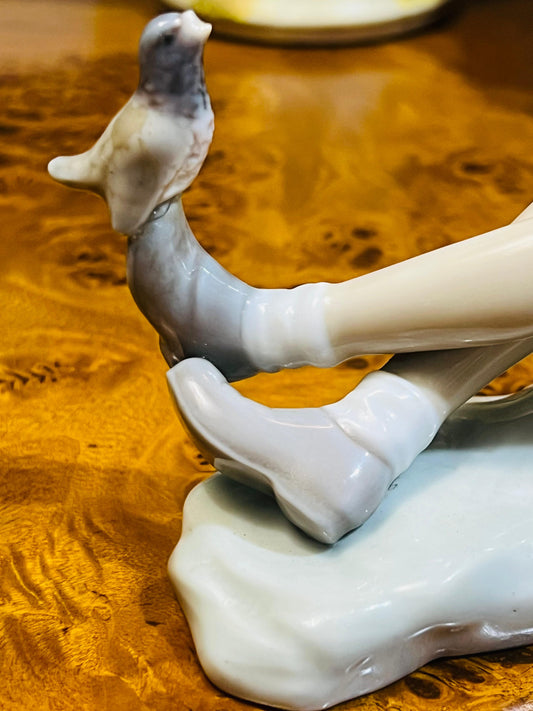 🌟 Fine Porcelain Sculpture - Shepherd with Bird Lladro #4730, Issue 1970 🕊️✨