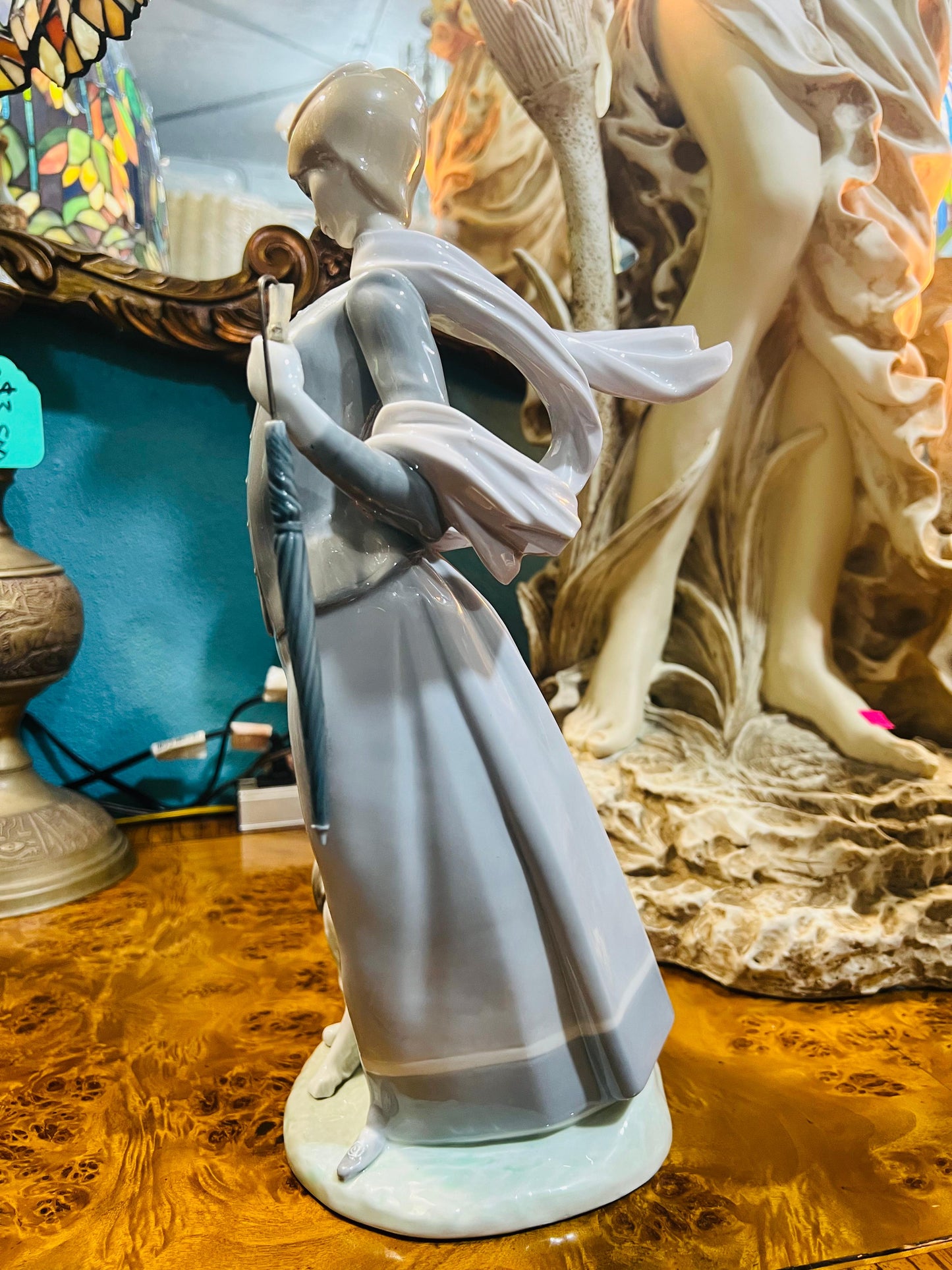 🌸Dama con chal, Lladro 8679, Emision 2014🌸