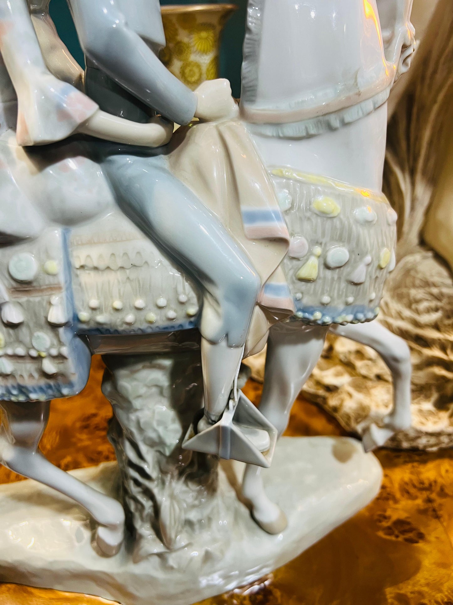 🌟 Lladro Fine Porcelain Sculpture 4648 - Valencianos Group, year of issue 1969 🕊️✨