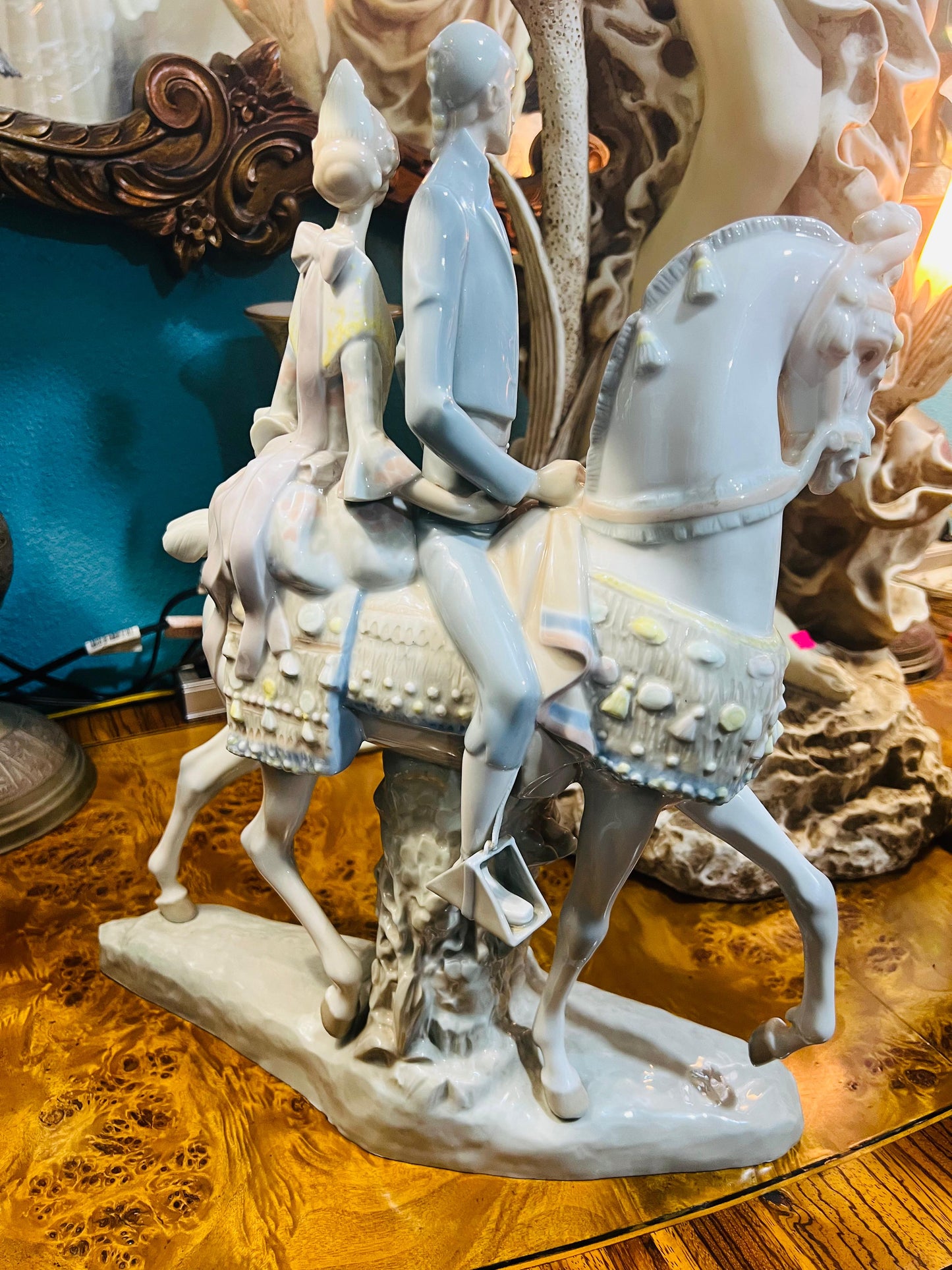 🌟 Lladro Fine Porcelain Sculpture 4648 - Valencianos Group, year of issue 1969 🕊️✨