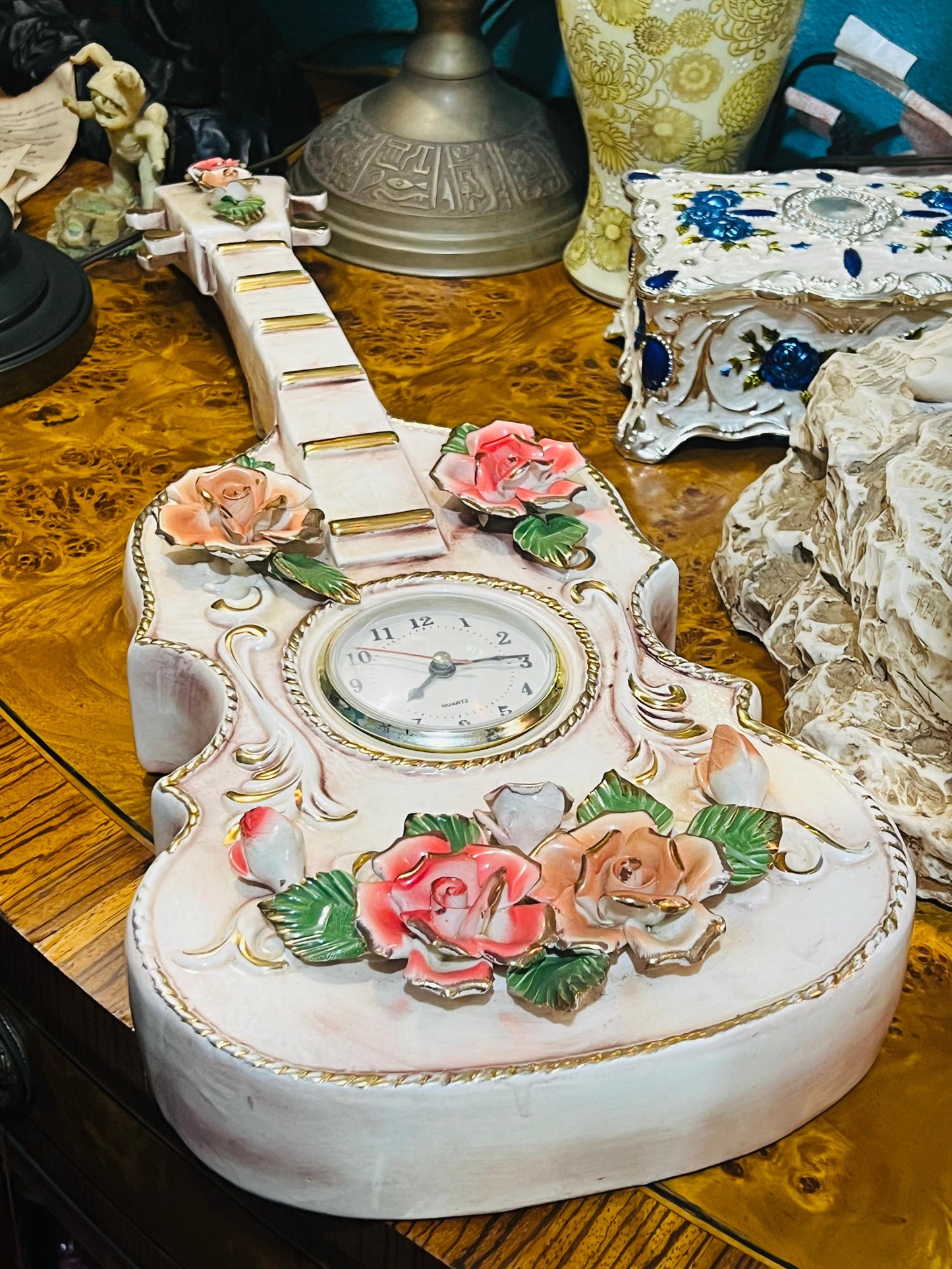 🌟 🎸Capo del Monte Fine Porcelain Guitar with Quartz Clock 🎸✨e Capo del Monte Fine Porcelain Guitar with Quartz Clock 🎸✨