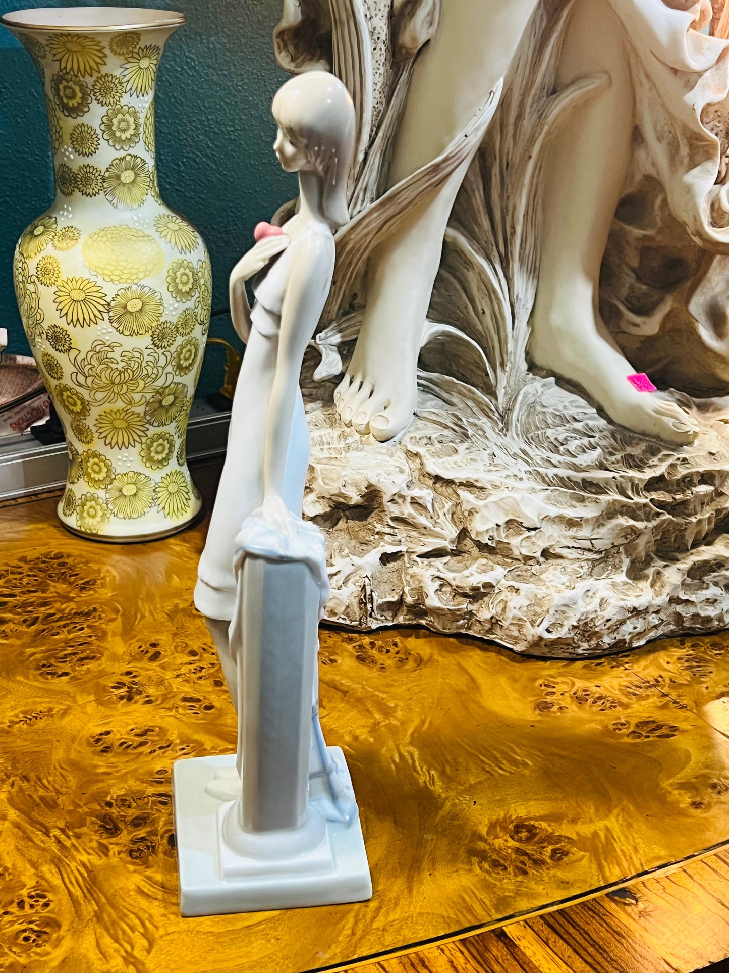 📸 Girl in photo pose 📸 Lladro 1028, Year of issue 1970 📸