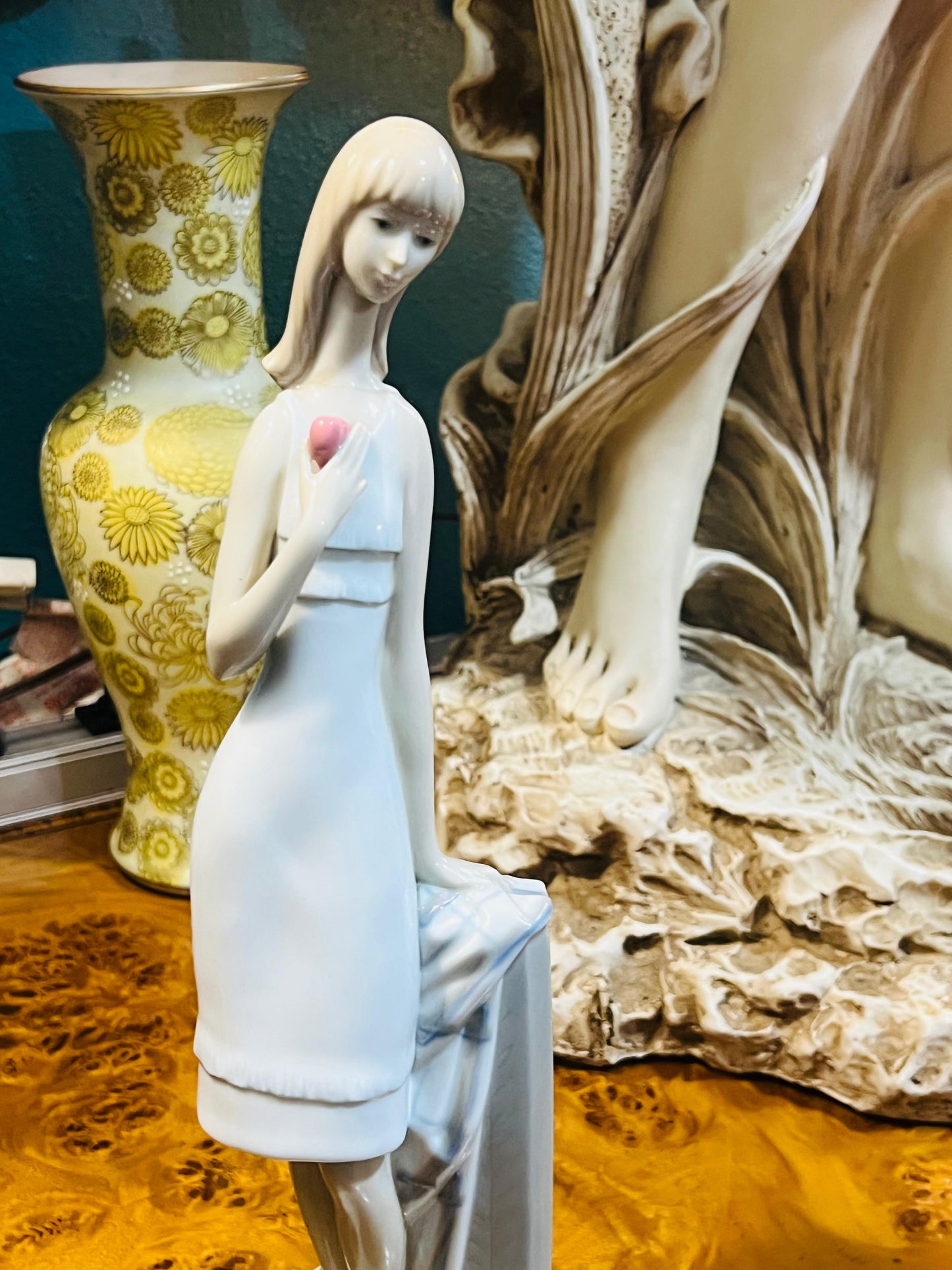 📸 Girl in photo pose 📸 Lladro 1028, Year of issue 1970 📸