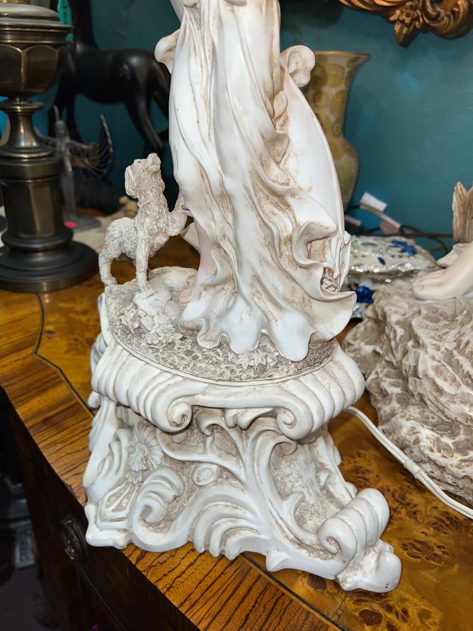 🌟🔮 Lámpara Vintage De Escultura de Mujer con 5 Pantallas de Crystal de Tulipanes Blancos 🔮🌟
