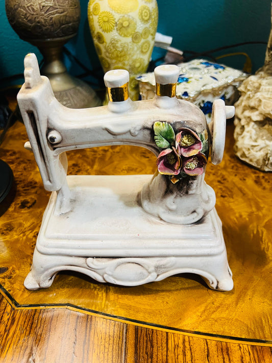 🧵✨🧵Capo del Monte Porcelain Sewing Machine 🧵✨🧵