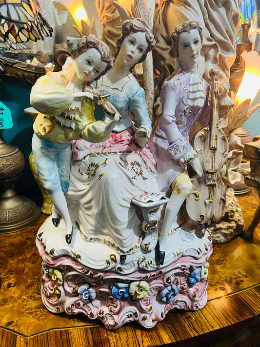 🎻 Exquisite Musical Porcelain Figure - 18th Century Representation for Sale 🎻