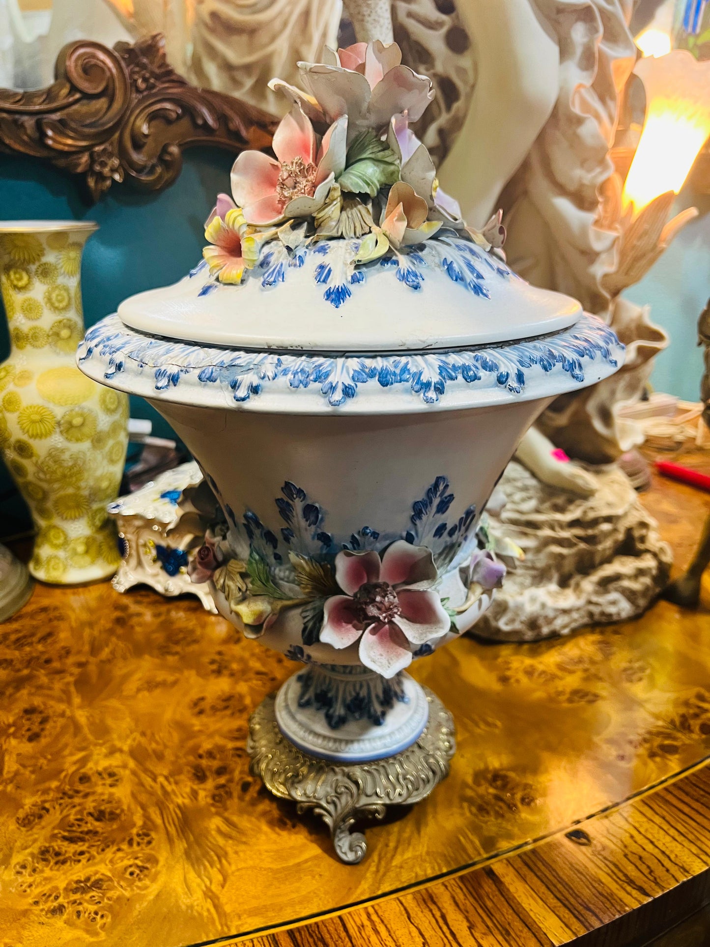 🏺🌸🏺Porcelain Urn with Floral Inlay for Sale🏺🌸🏺