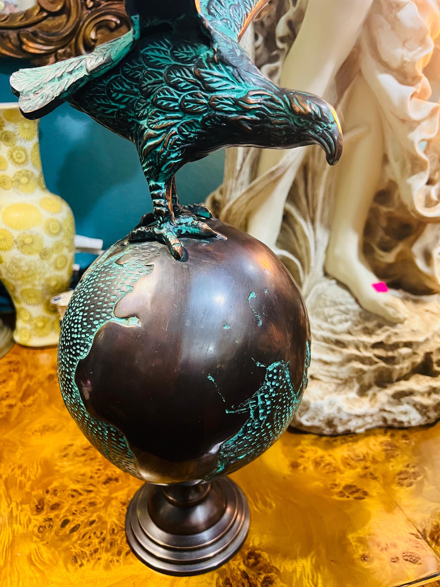 🦅 Escultura en bronce de Águila en Vuelo con Globo Terráqueo en Venta 🦅