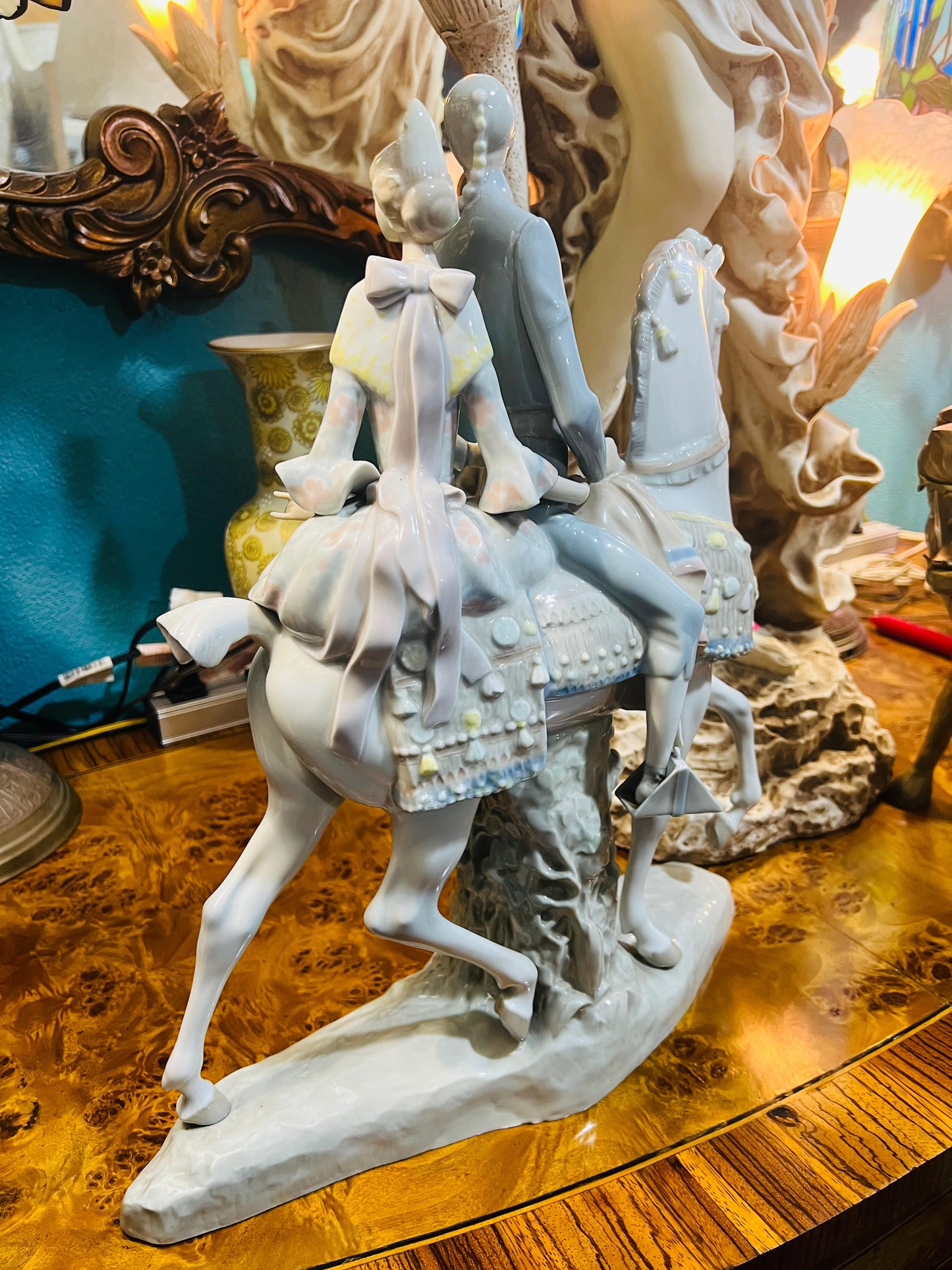 🌟 Lladro Fine Porcelain Sculpture 4648 - Valencianos Group, year of issue 1969 🕊️✨