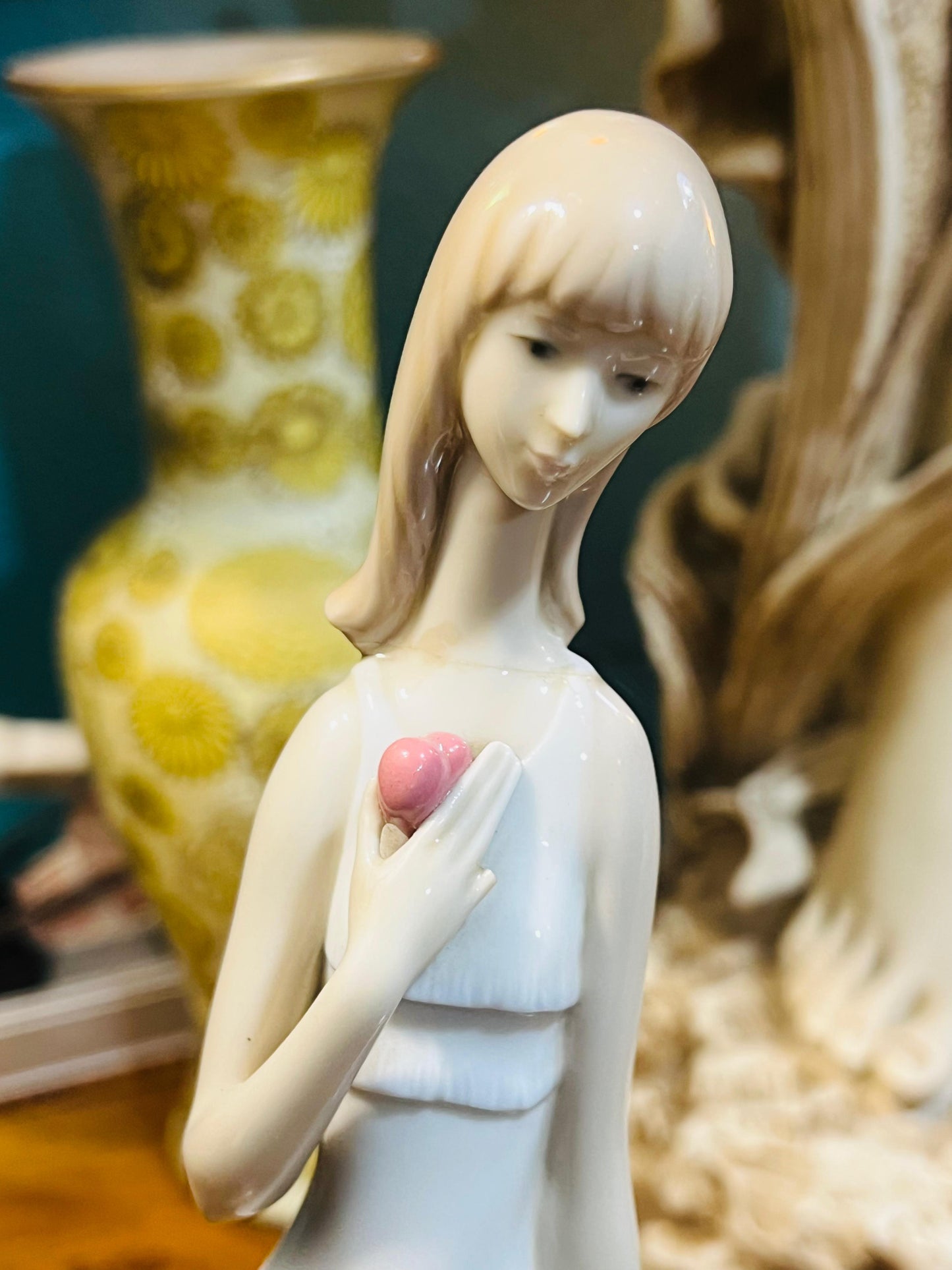 📸 Girl in photo pose 📸 Lladro 1028, Year of issue 1970 📸