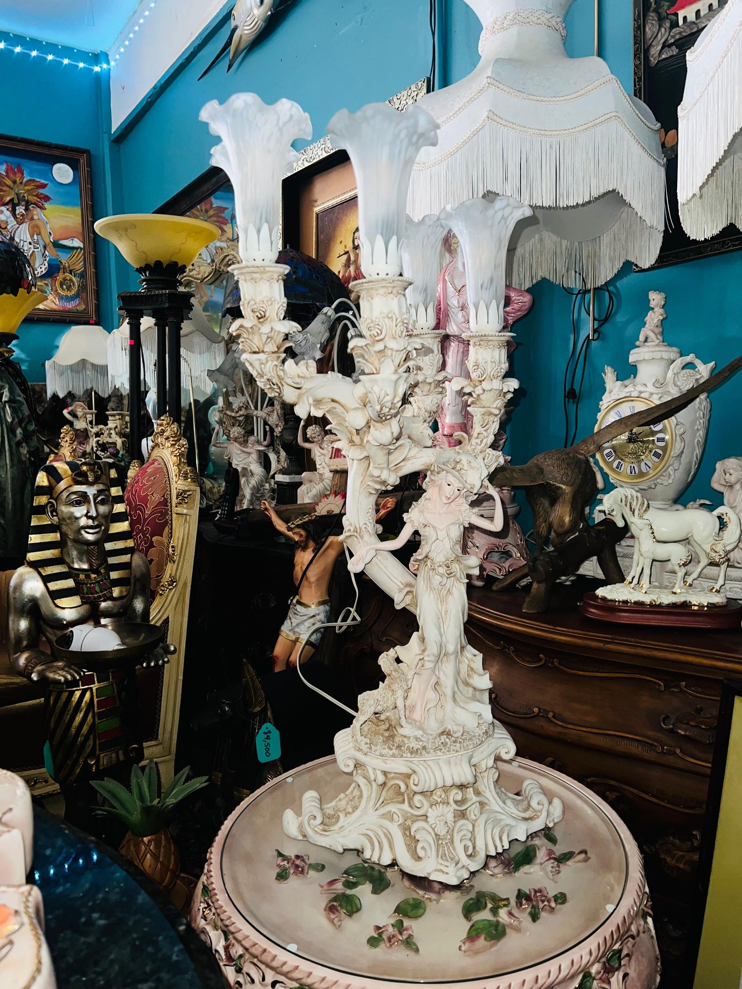🌟🔮 Lámpara Vintage De Escultura de Mujer con 5 Pantallas de Crystal de Tulipanes Blancos 🔮🌟