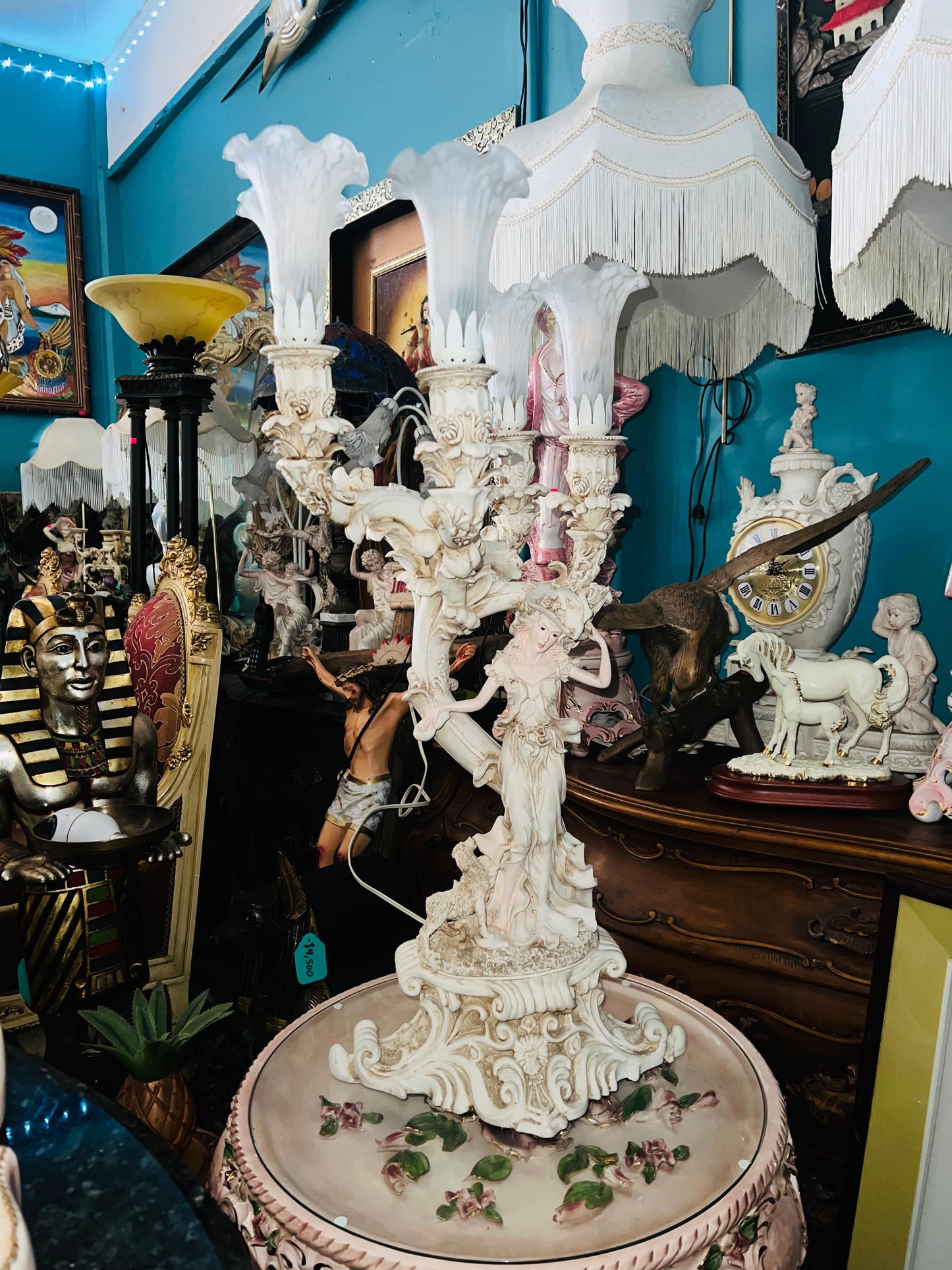 🌟🔮 Lámpara Vintage De Escultura de Mujer con 5 Pantallas de Crystal de Tulipanes Blancos 🔮🌟