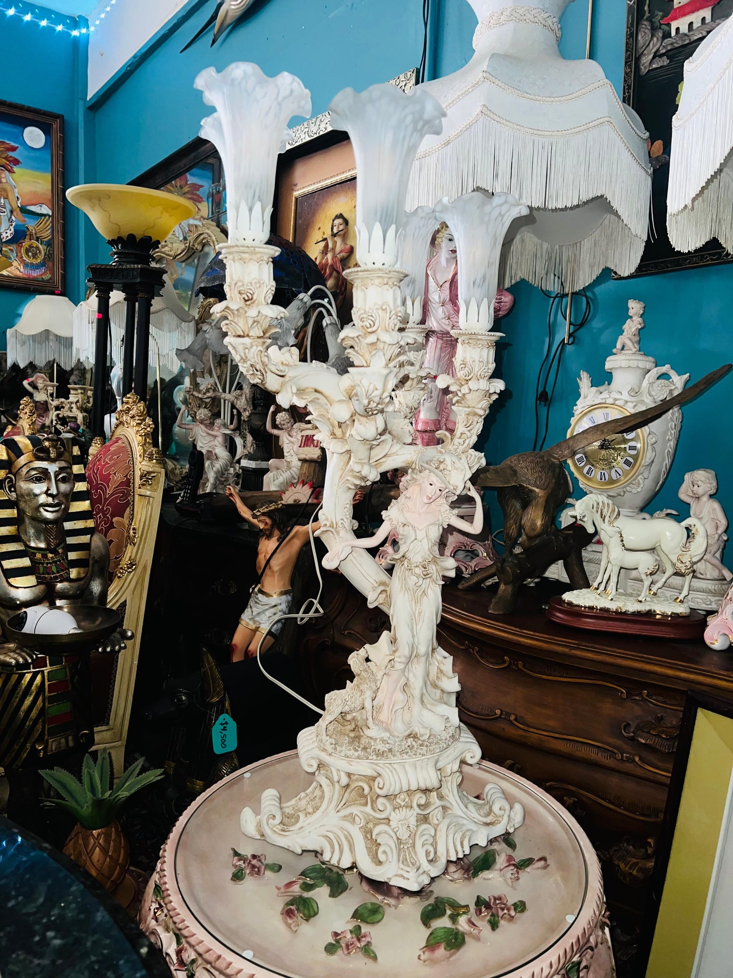 🌟🔮 Lámpara Vintage De Escultura de Mujer con 5 Pantallas de Crystal de Tulipanes Blancos 🔮🌟