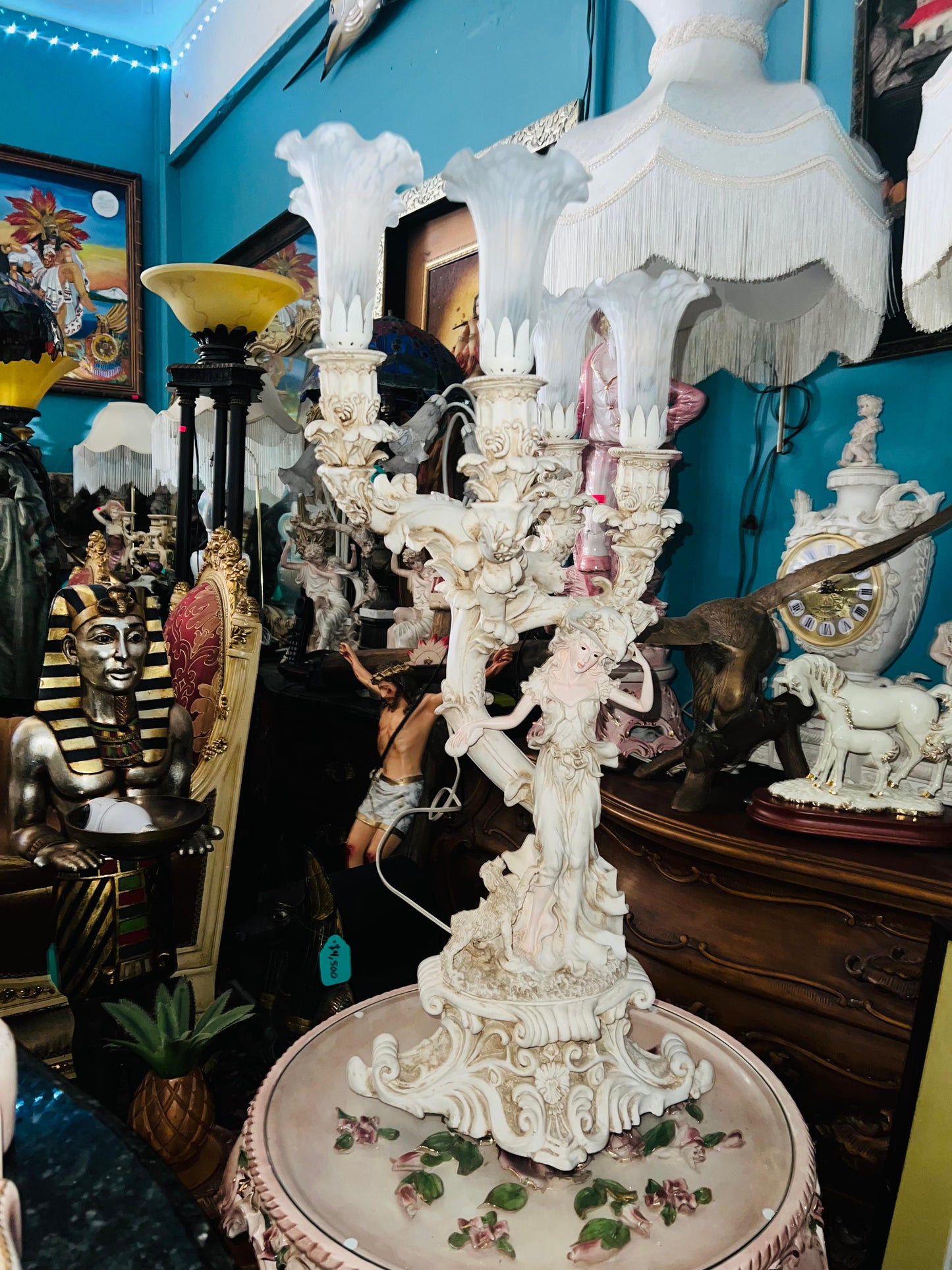 🌟🔮 Lámpara Vintage De Escultura de Mujer con 5 Pantallas de Crystal de Tulipanes Blancos 🔮🌟