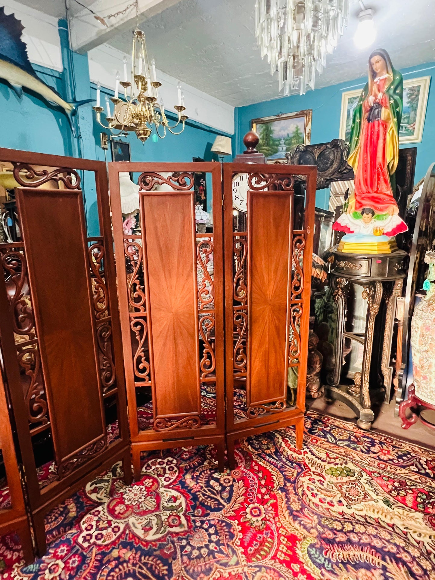 Oriental Screen with Carved Wood Details – Elegance and Style at Rosarito Antiques ✨ 