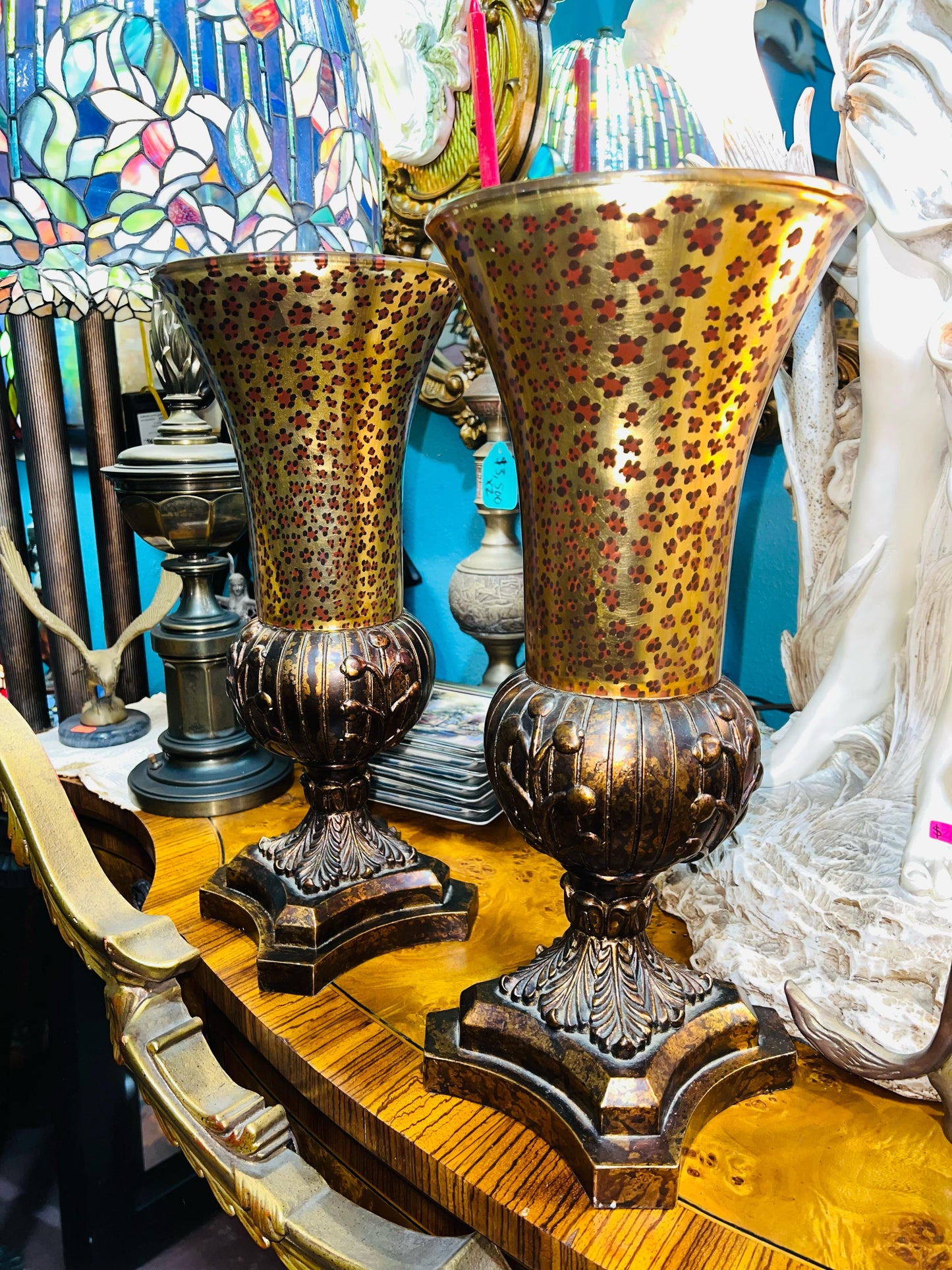 🌟 Elegant pair of decorative vases! 🌟