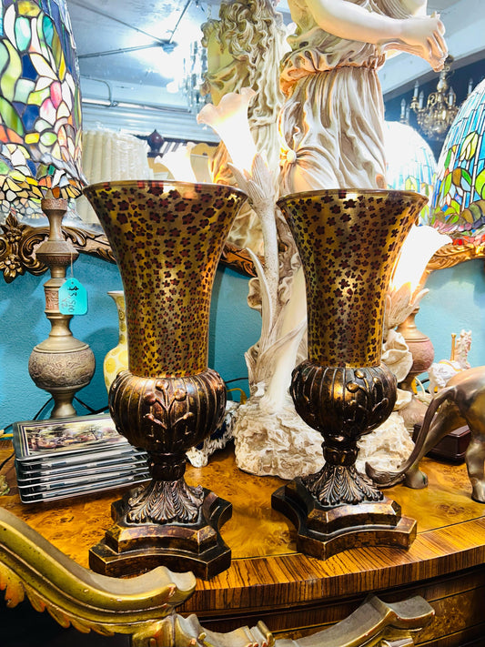 🌟 Elegant pair of decorative vases! 🌟