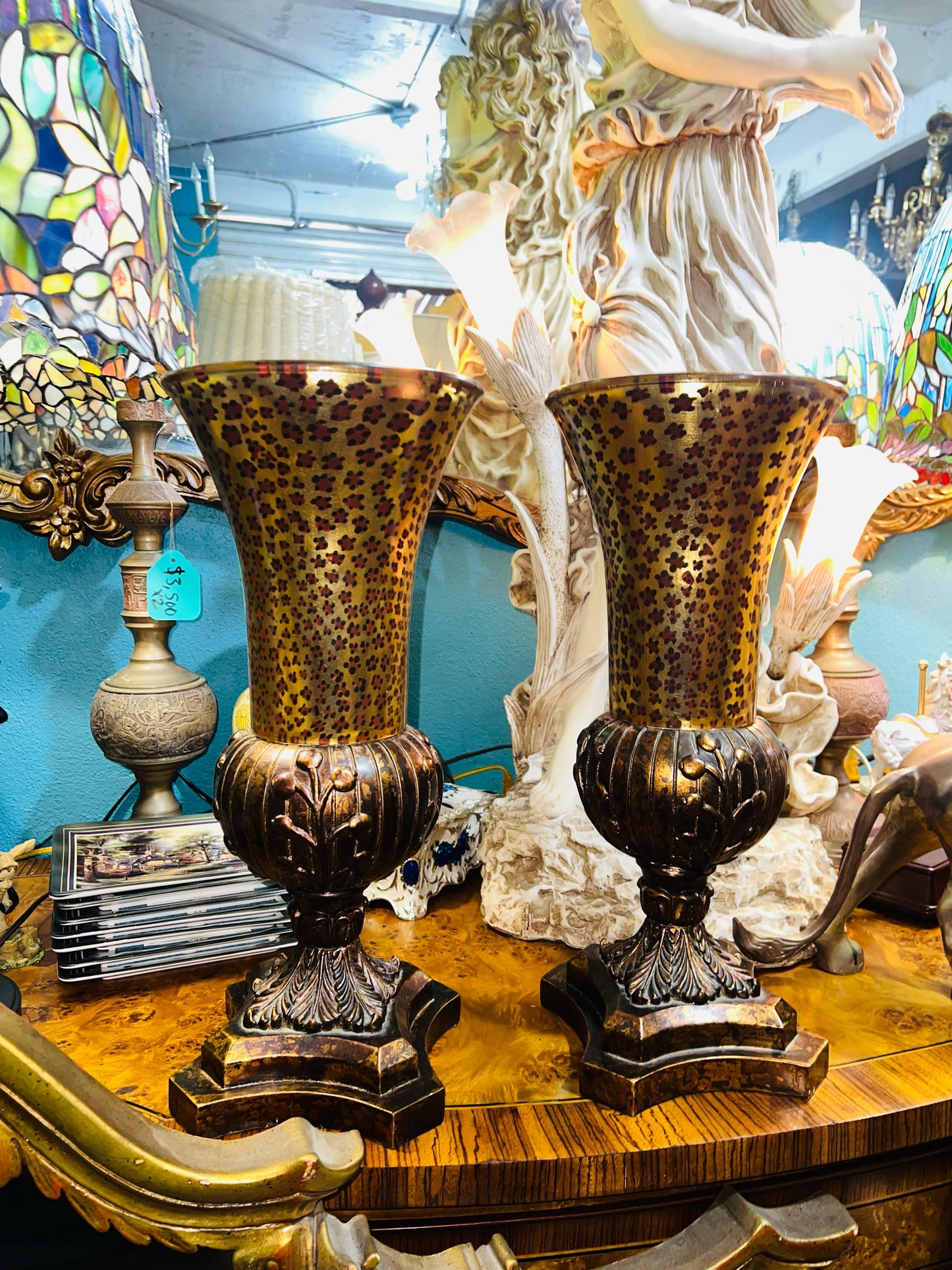🌟 Elegant pair of decorative vases! 🌟