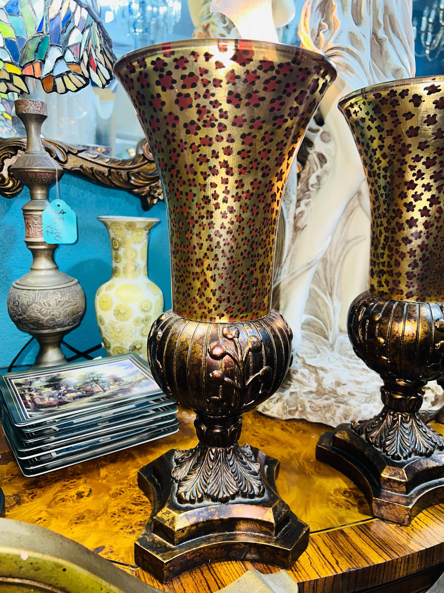 🌟 Elegant pair of decorative vases! 🌟