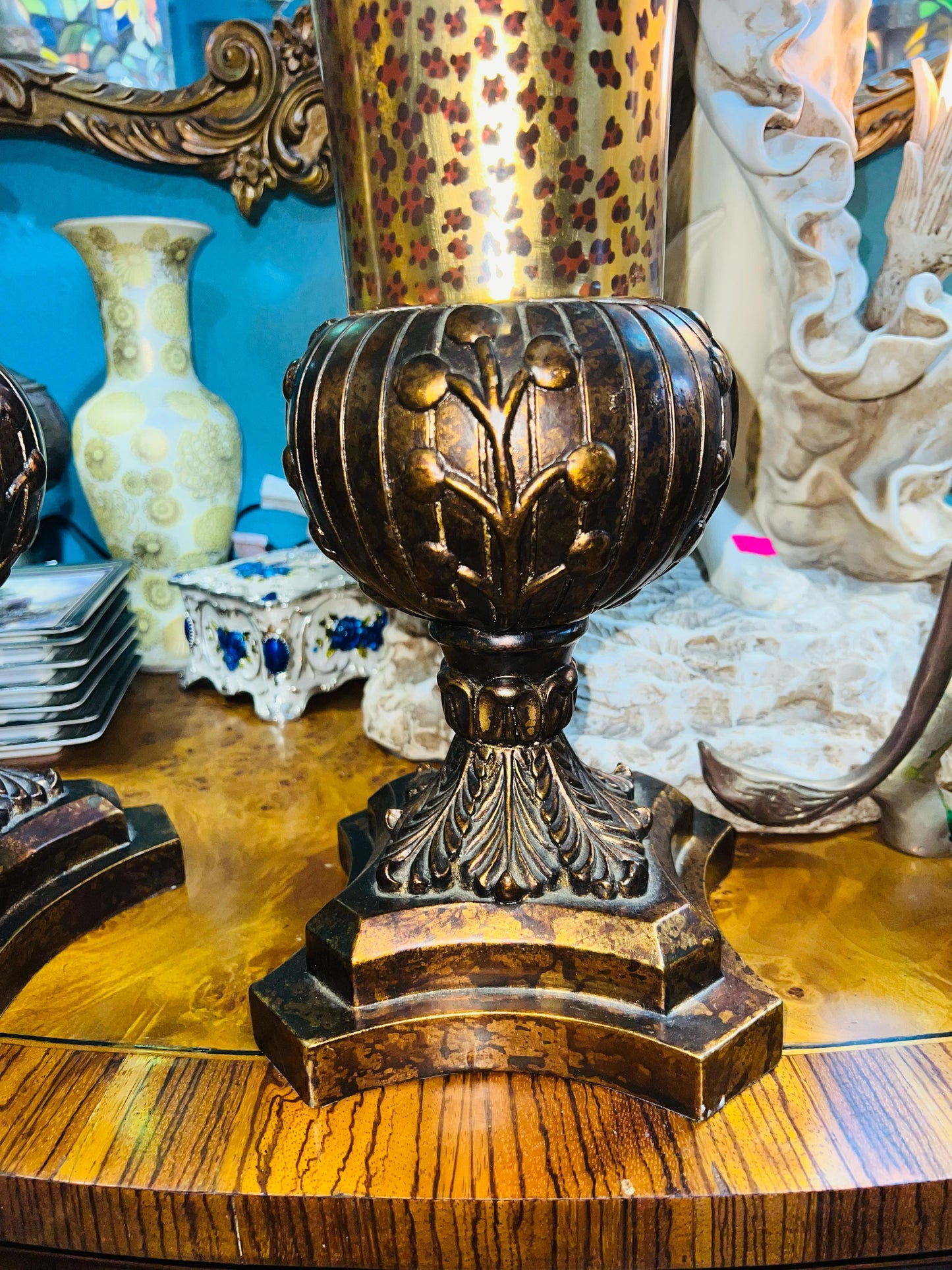 🌟 Elegant pair of decorative vases! 🌟