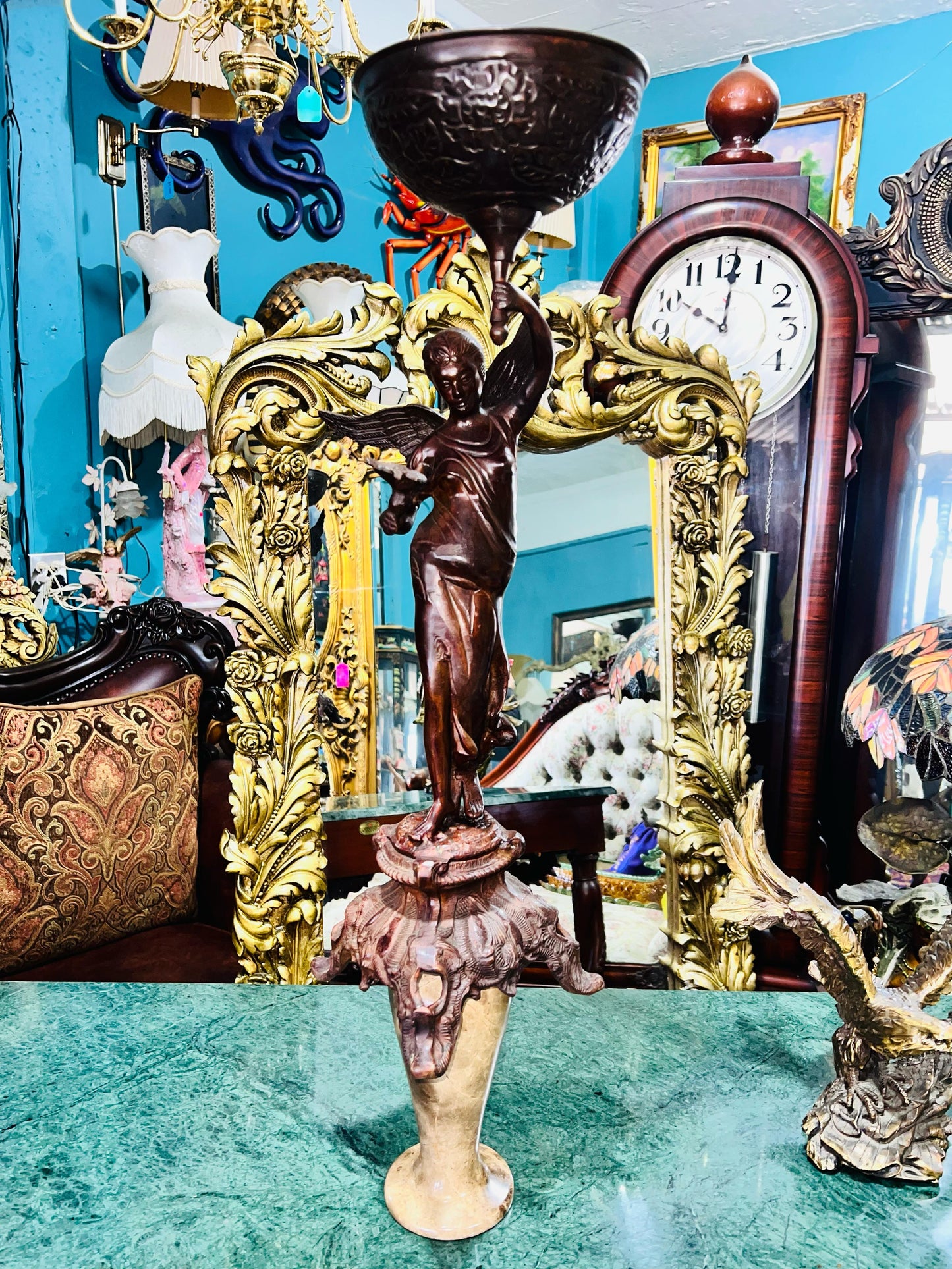✨ "Escultura de Ángel en Bronce: Historia y Elegancia en Cada Detalle" 🏺✨