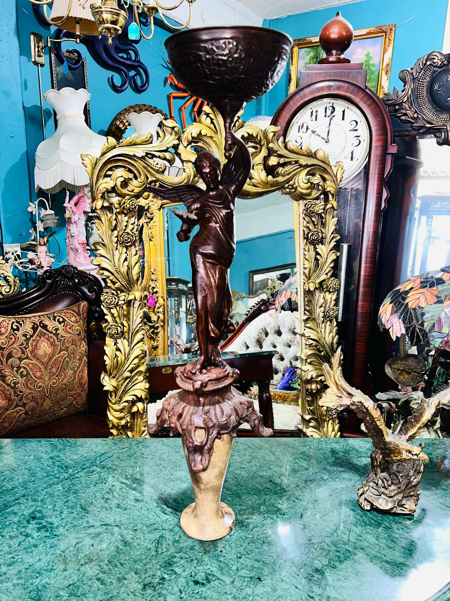 ✨ "Escultura de Ángel en Bronce: Historia y Elegancia en Cada Detalle" 🏺✨