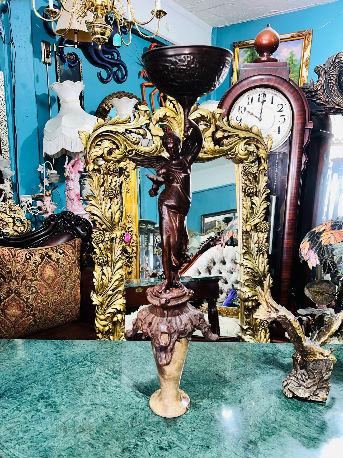 ✨ "Escultura de Ángel en Bronce: Historia y Elegancia en Cada Detalle" 🏺✨