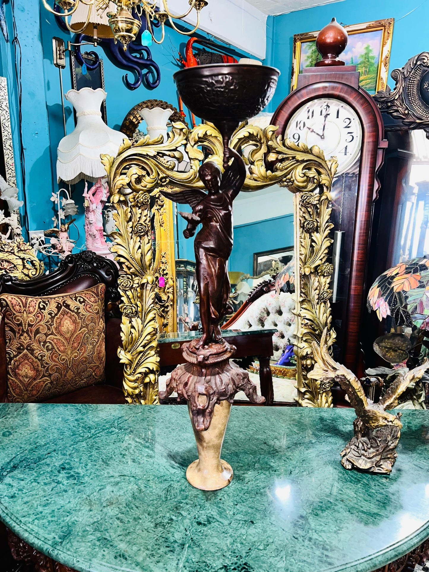 ✨ "Escultura de Ángel en Bronce: Historia y Elegancia en Cada Detalle" 🏺✨