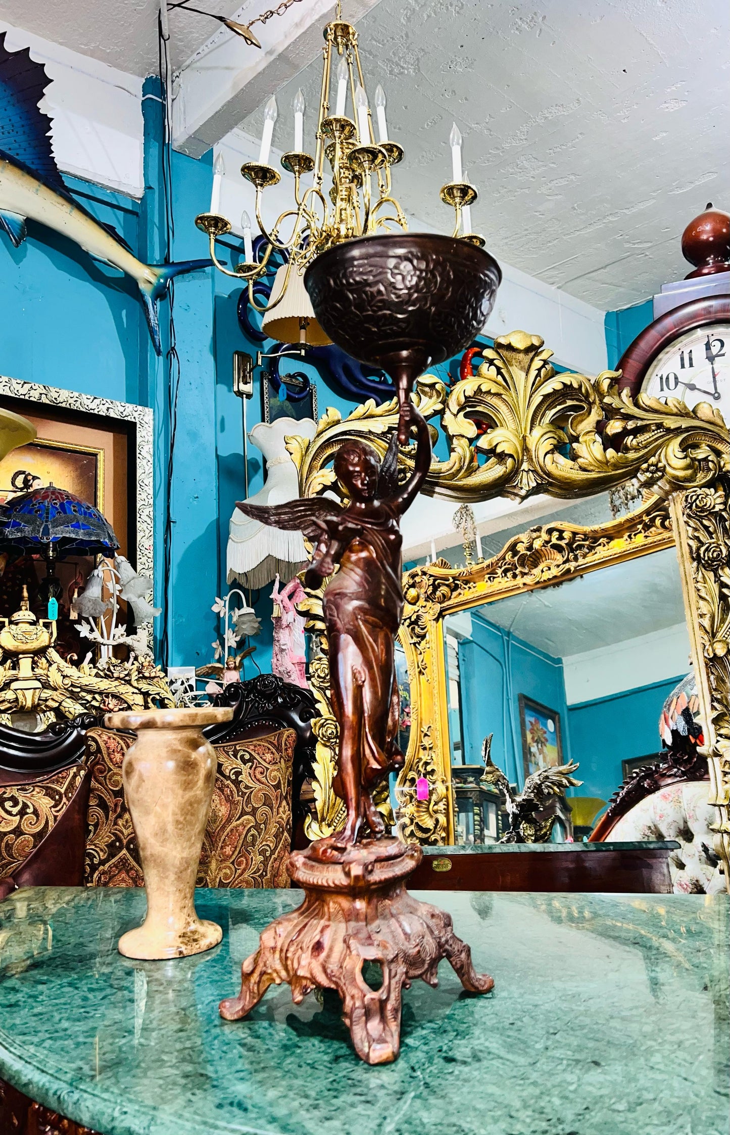 ✨ "Escultura de Ángel en Bronce: Historia y Elegancia en Cada Detalle" 🏺✨