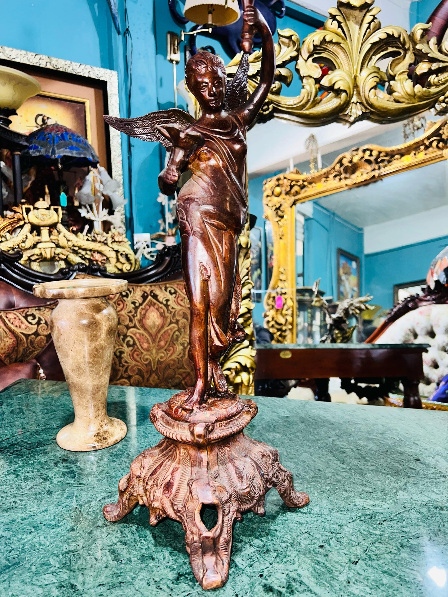 ✨ "Escultura de Ángel en Bronce: Historia y Elegancia en Cada Detalle" 🏺✨
