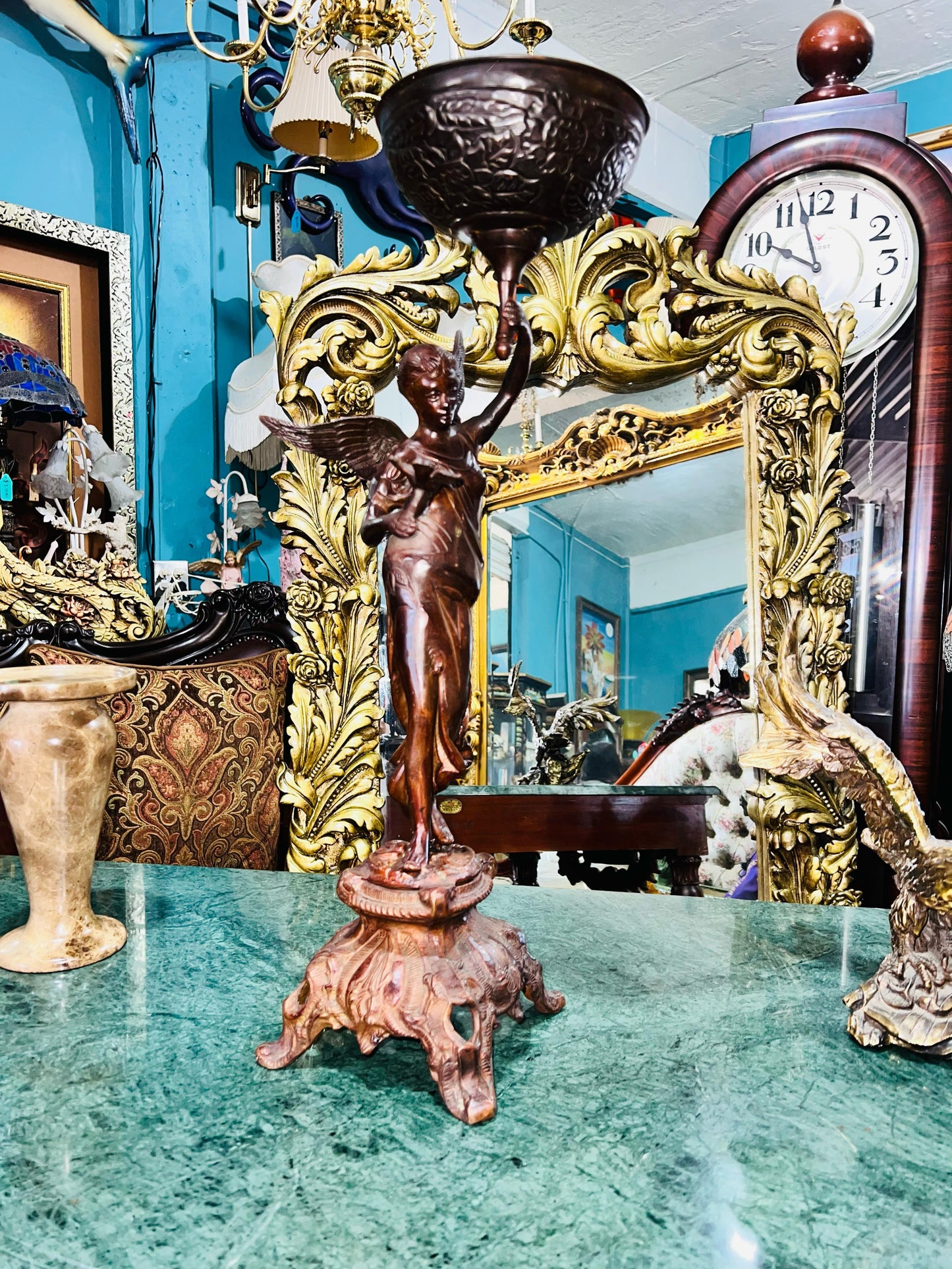 ✨ "Escultura de Ángel en Bronce: Historia y Elegancia en Cada Detalle" 🏺✨