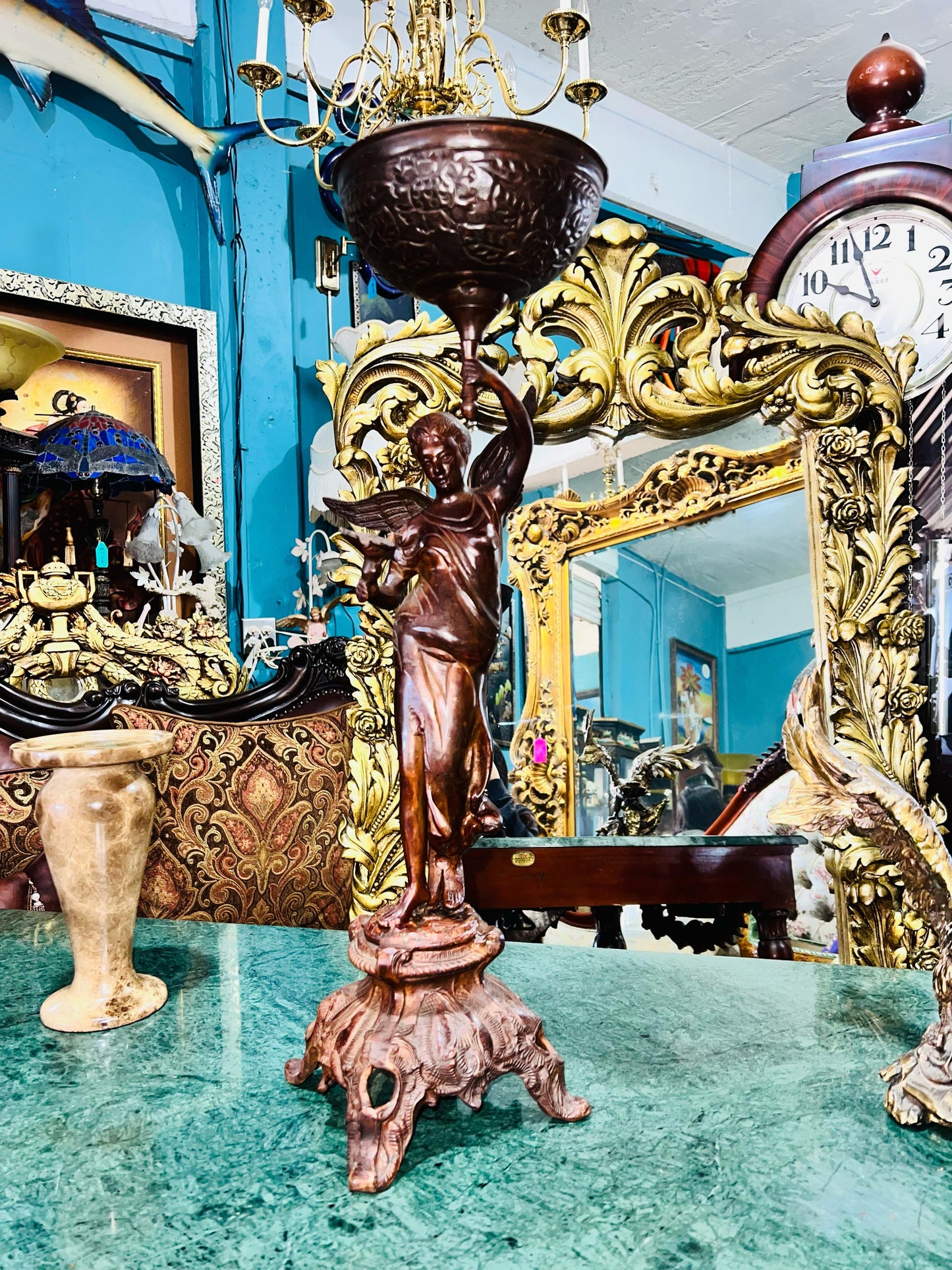 ✨ "Escultura de Ángel en Bronce: Historia y Elegancia en Cada Detalle" 🏺✨