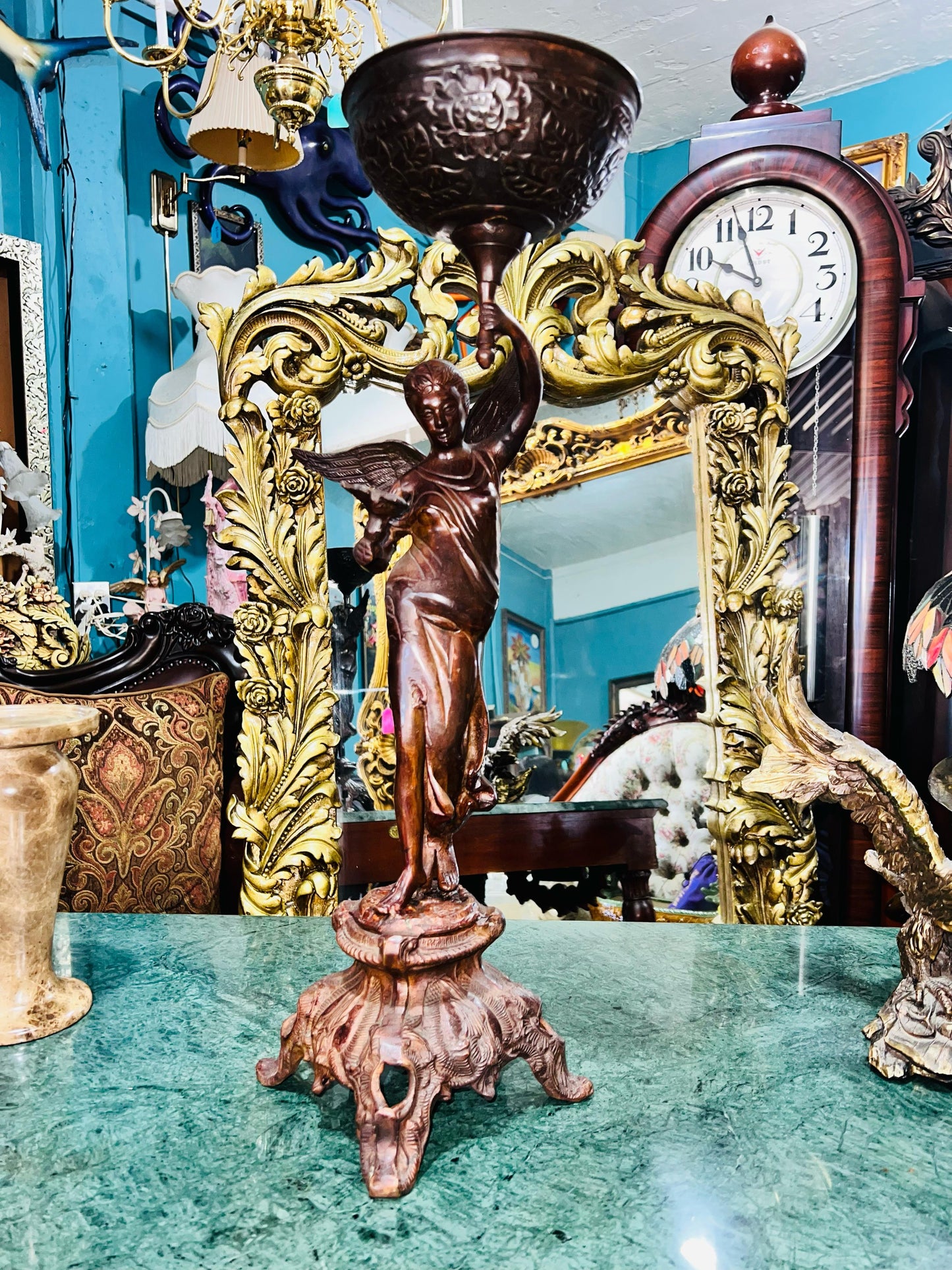 ✨ "Escultura de Ángel en Bronce: Historia y Elegancia en Cada Detalle" 🏺✨