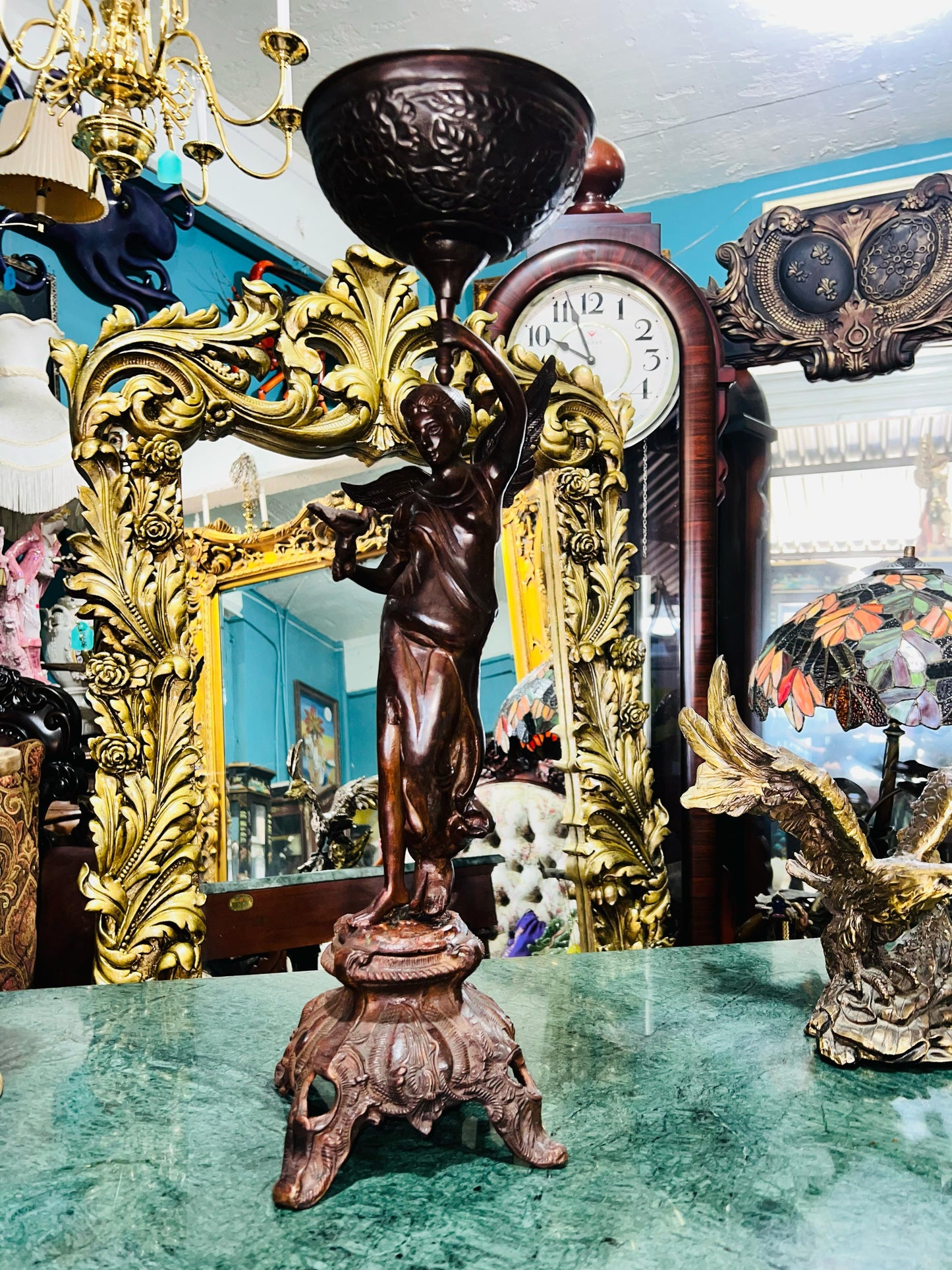 ✨ "Escultura de Ángel en Bronce: Historia y Elegancia en Cada Detalle" 🏺✨