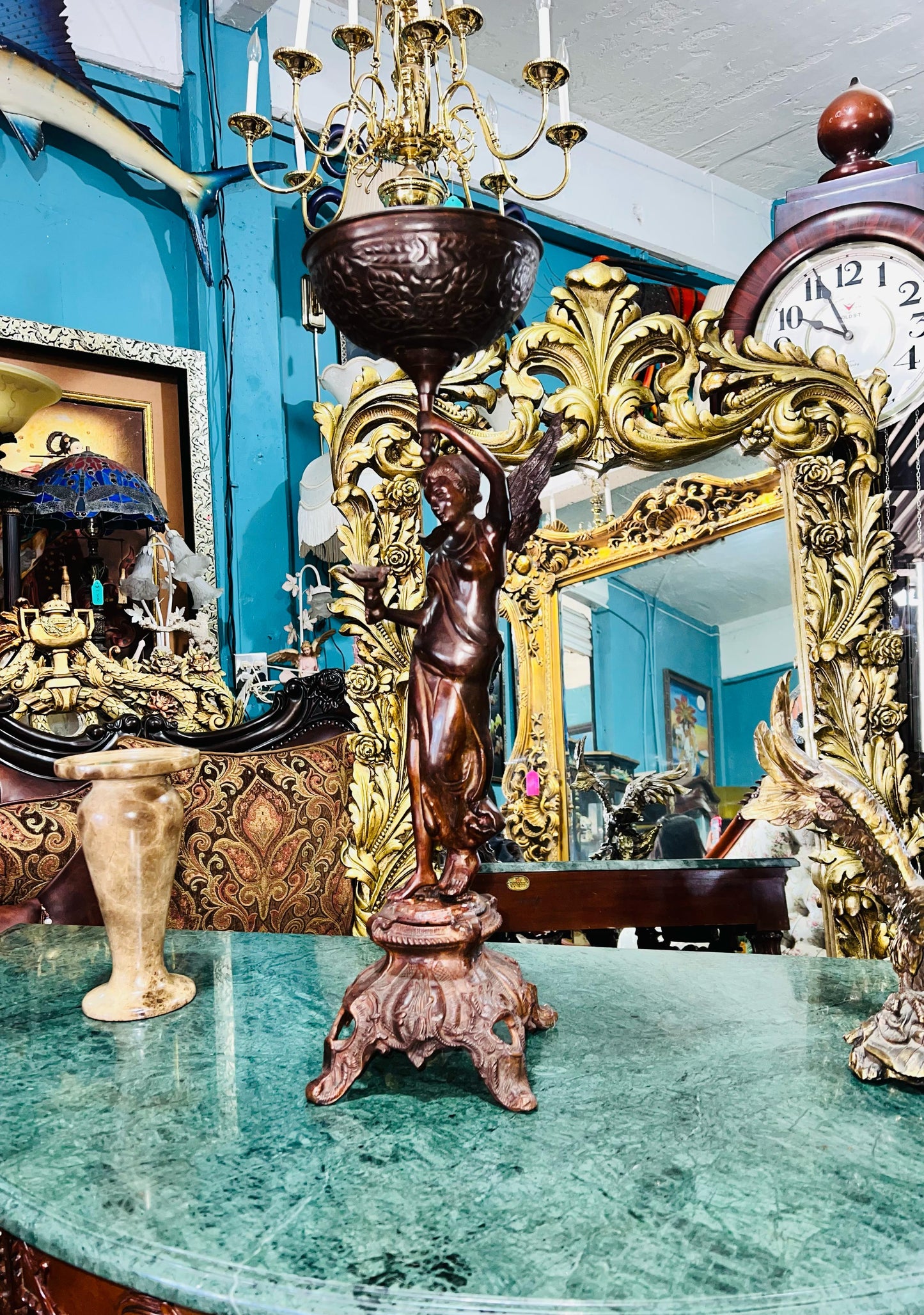 ✨ "Escultura de Ángel en Bronce: Historia y Elegancia en Cada Detalle" 🏺✨