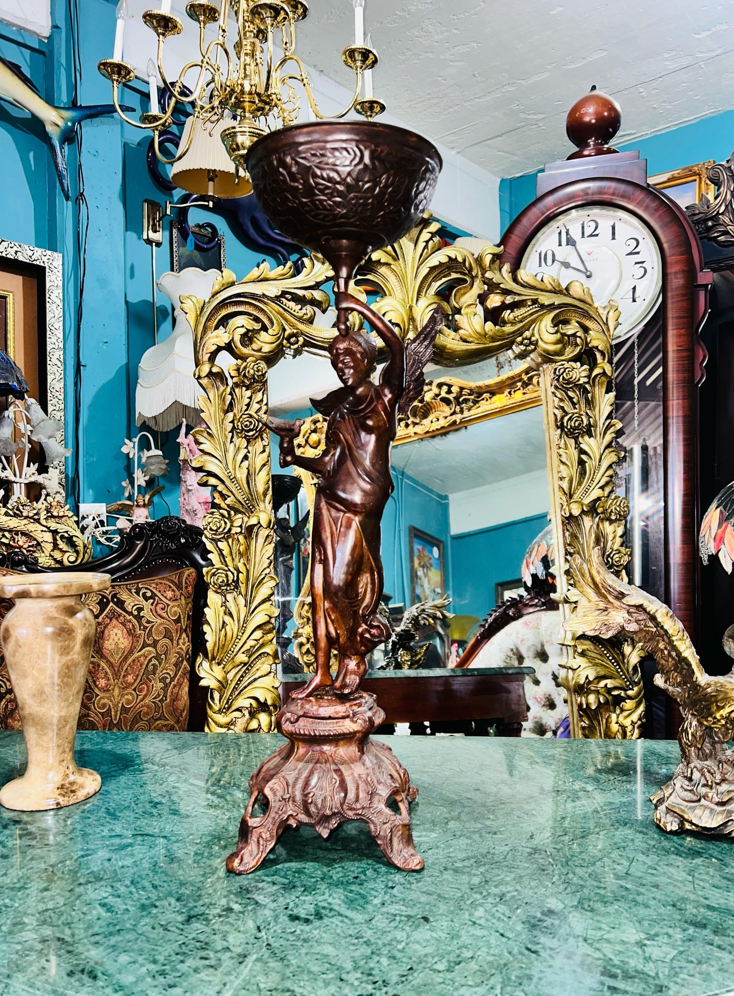 ✨ "Escultura de Ángel en Bronce: Historia y Elegancia en Cada Detalle" 🏺✨