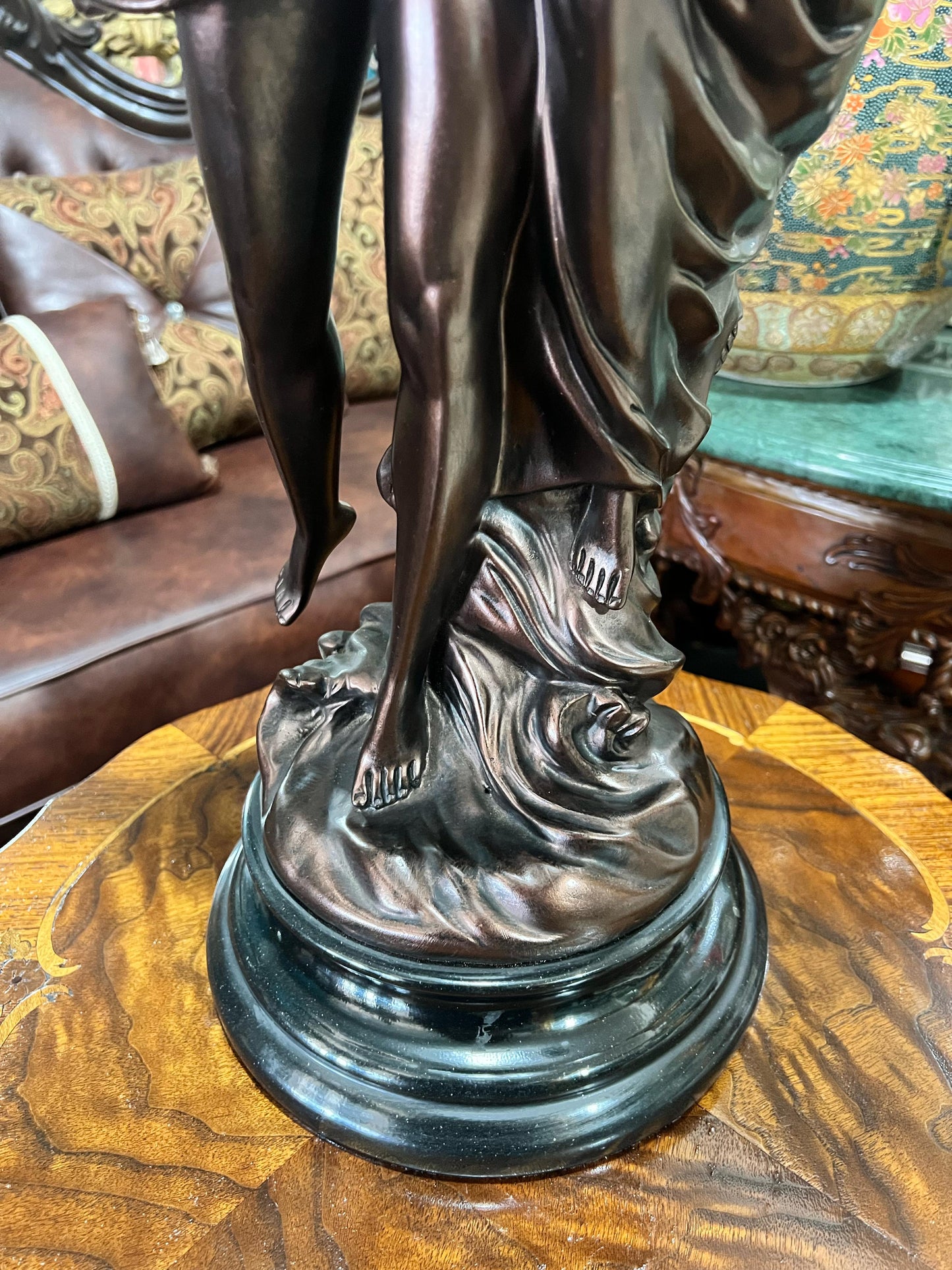 🌩️ "La Tempestad" – Una Escultura que Captura la Pasión y la Devoción Atemporal 💥
