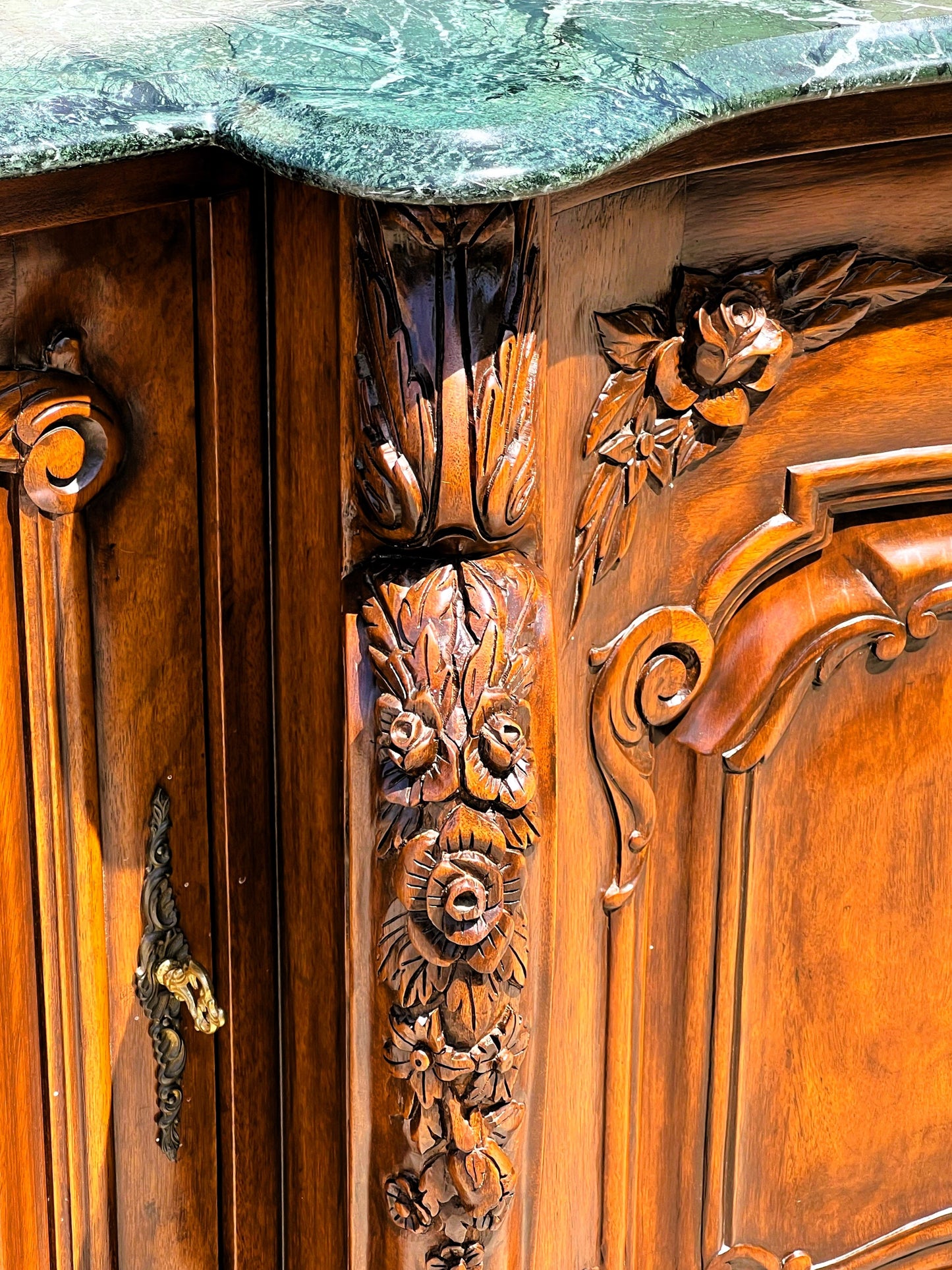 🌟Universal Furniture Walnut Buffet🌟 