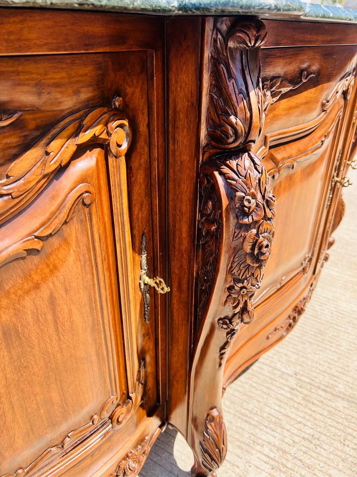 🌟Universal Furniture Walnut Buffet🌟 