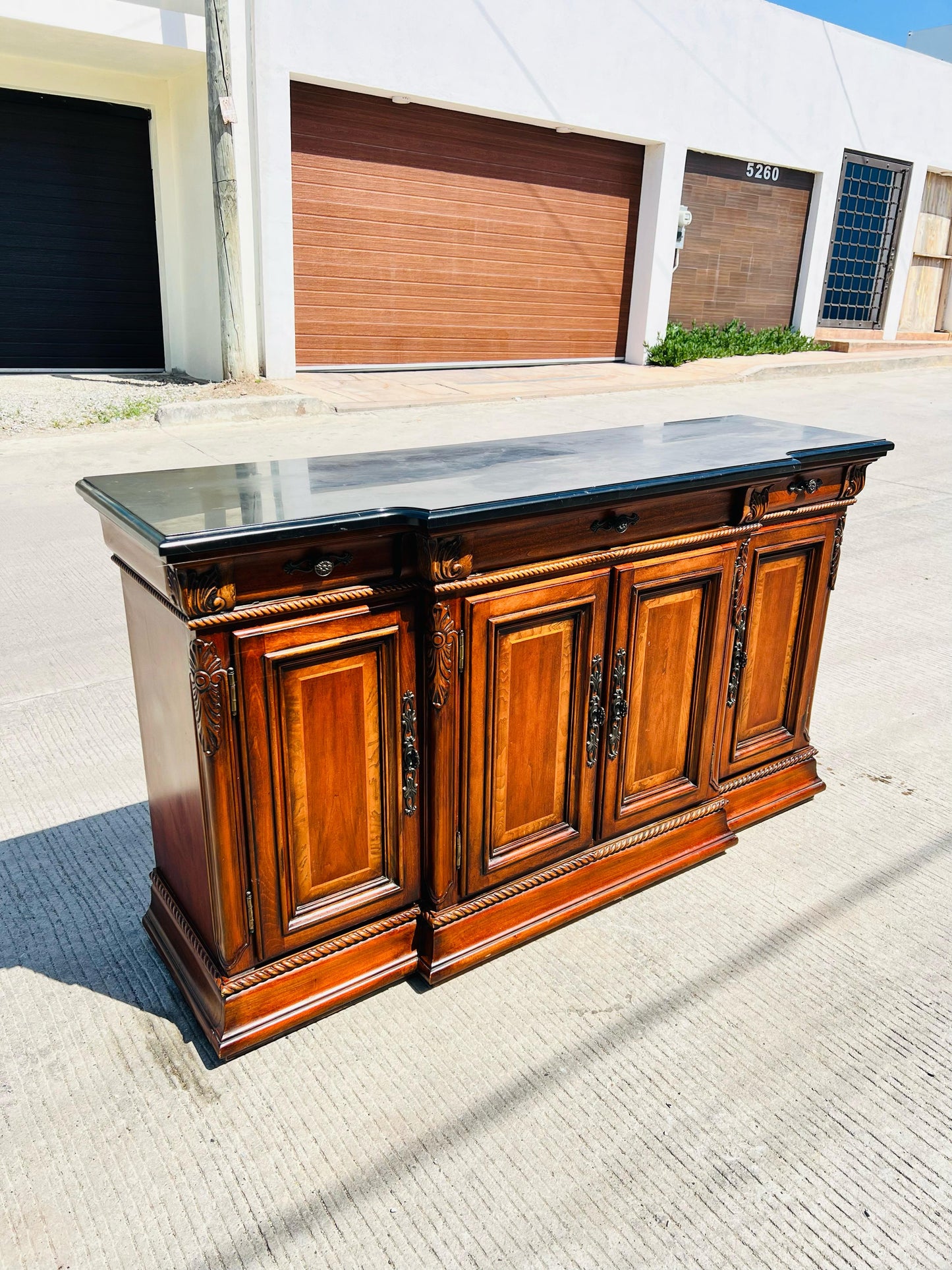 🌿🍂Bufetero de madera de nogal elaborado por Universal  Furniture🍂🌿