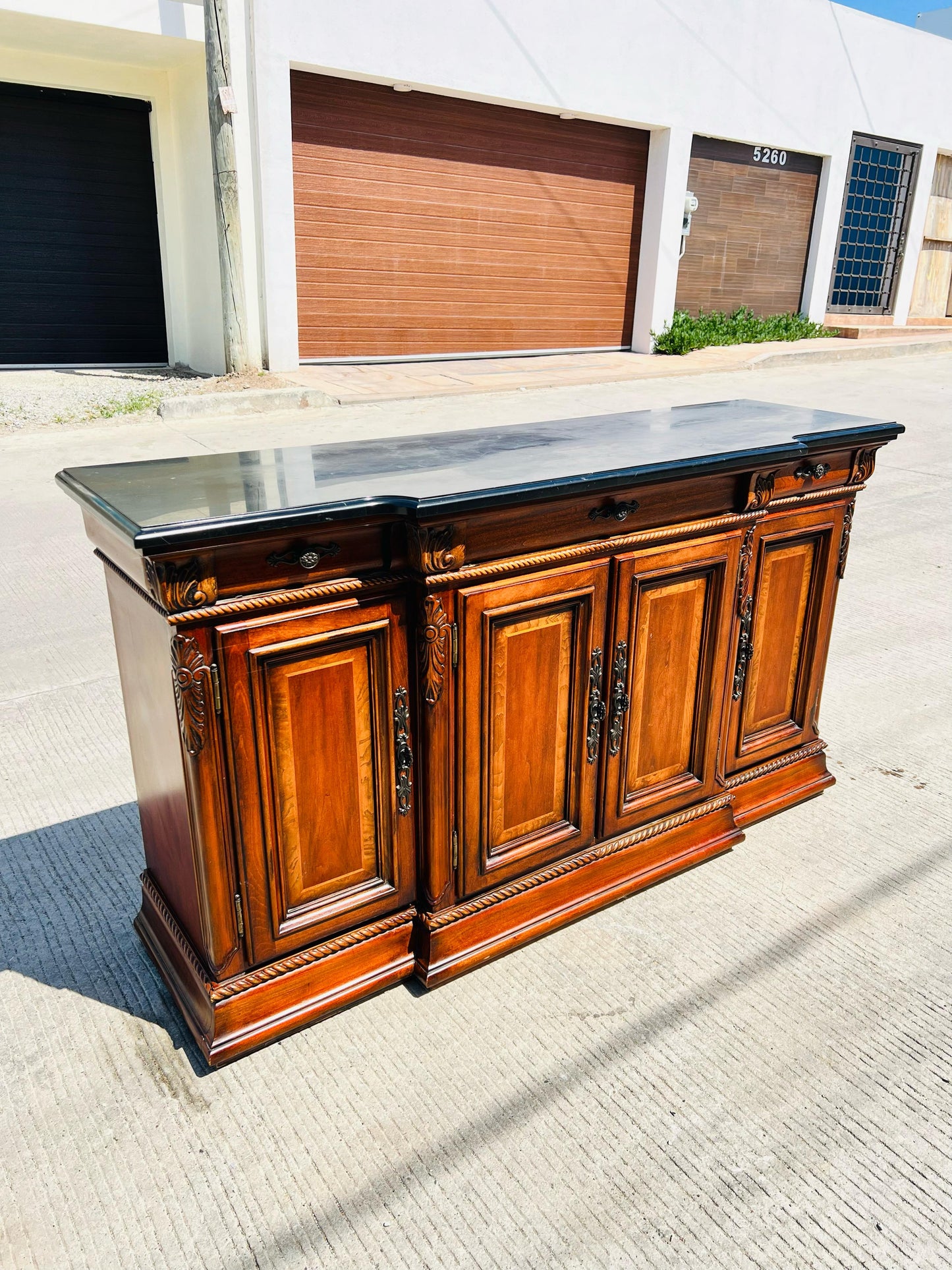 🌿🍂Bufetero de madera de nogal elaborado por Universal  Furniture🍂🌿